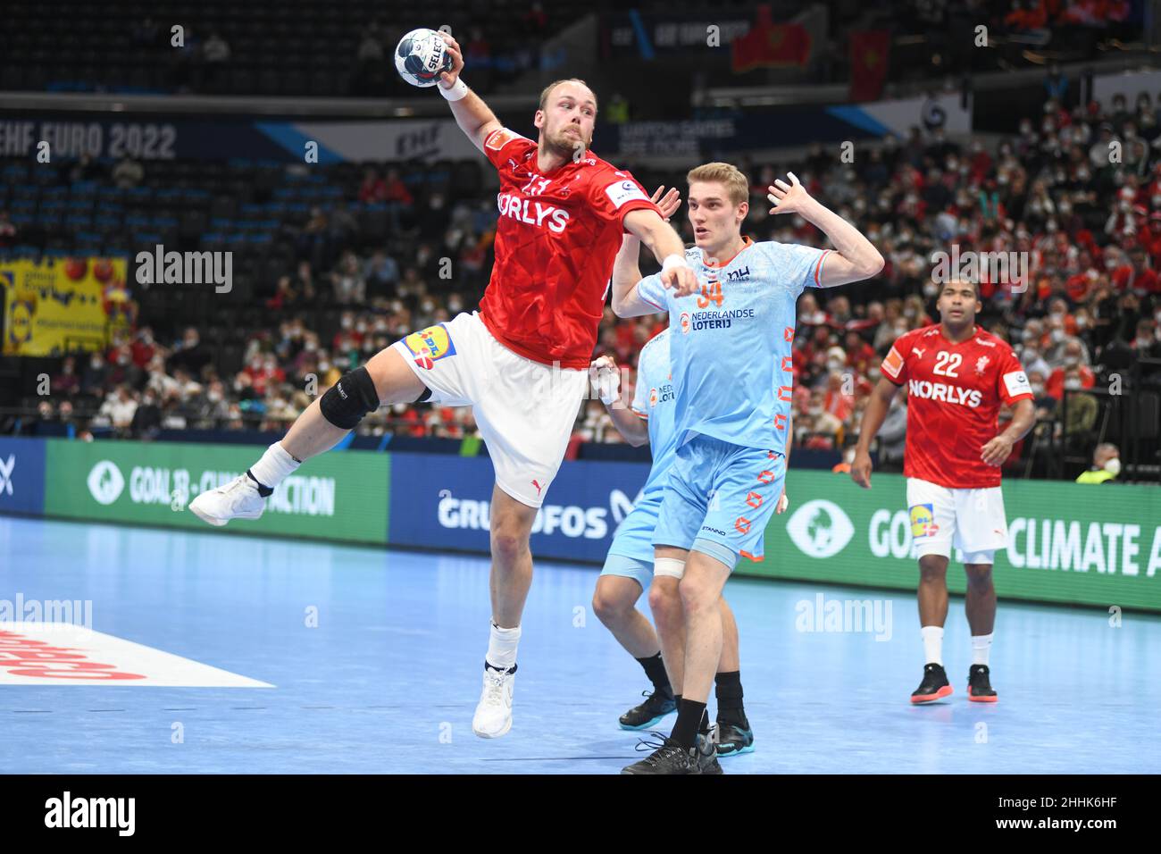 EHF Euro 2022. Turno principale: Henik Hansen (Danimarca) contro i Paesi Bassi Foto Stock