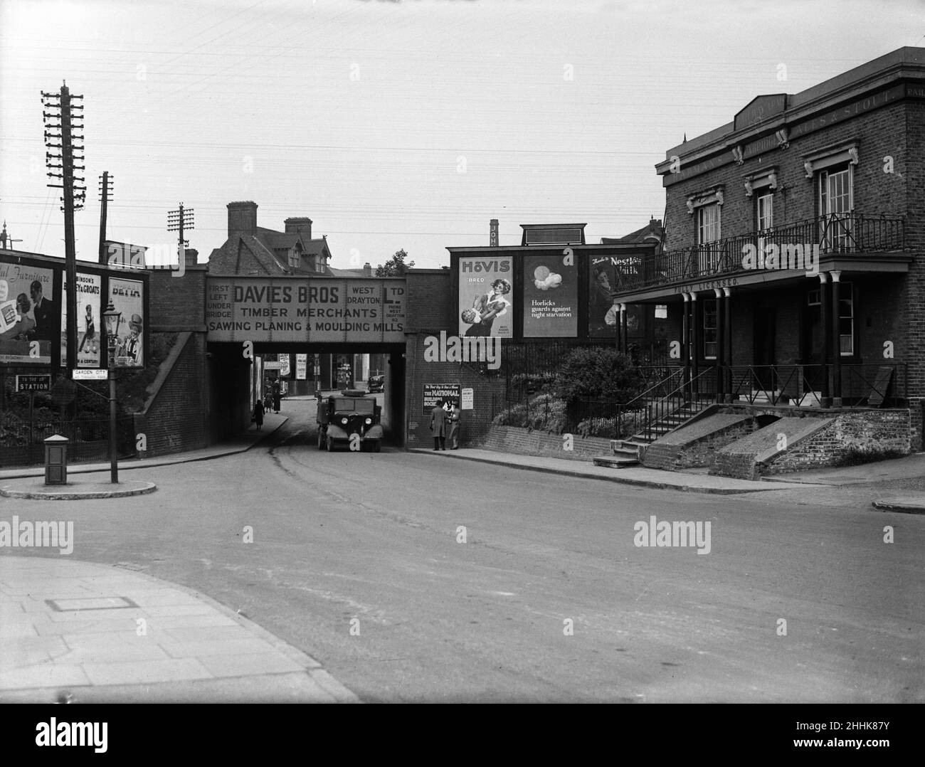 The Railway Arms, Station Road , West Drayton Circa 1936 Foto Stock