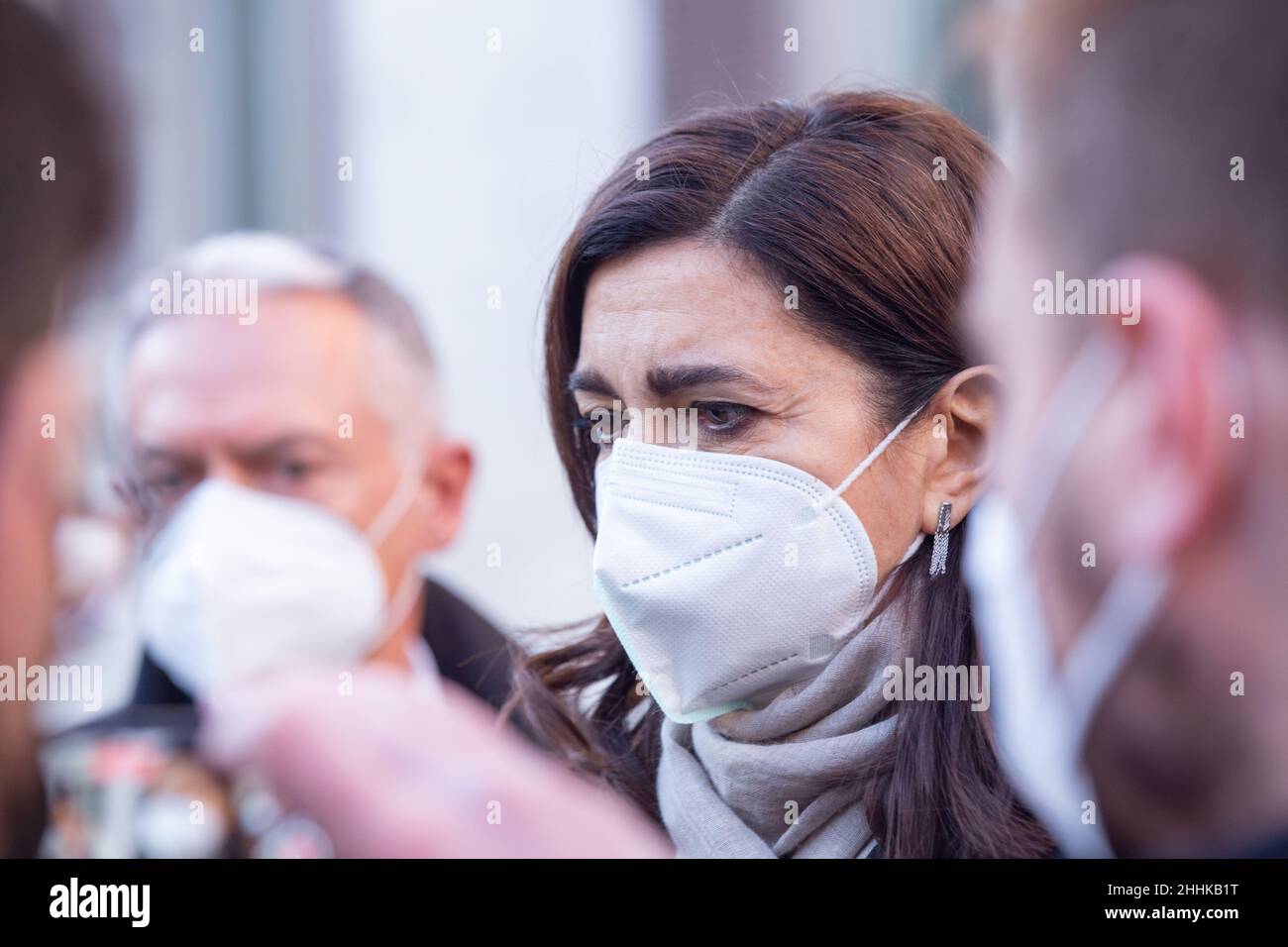 Roma, Italia. 24th Jan 2022. Laura Boldrini incontra i giornalisti prima del voto per l'elezione del Presidente della Repubblica, all'ingresso di Montecitorio Palace (Credit Image: © Matteo Nardone/Pacific Press via ZUMA Press Wire) Foto Stock