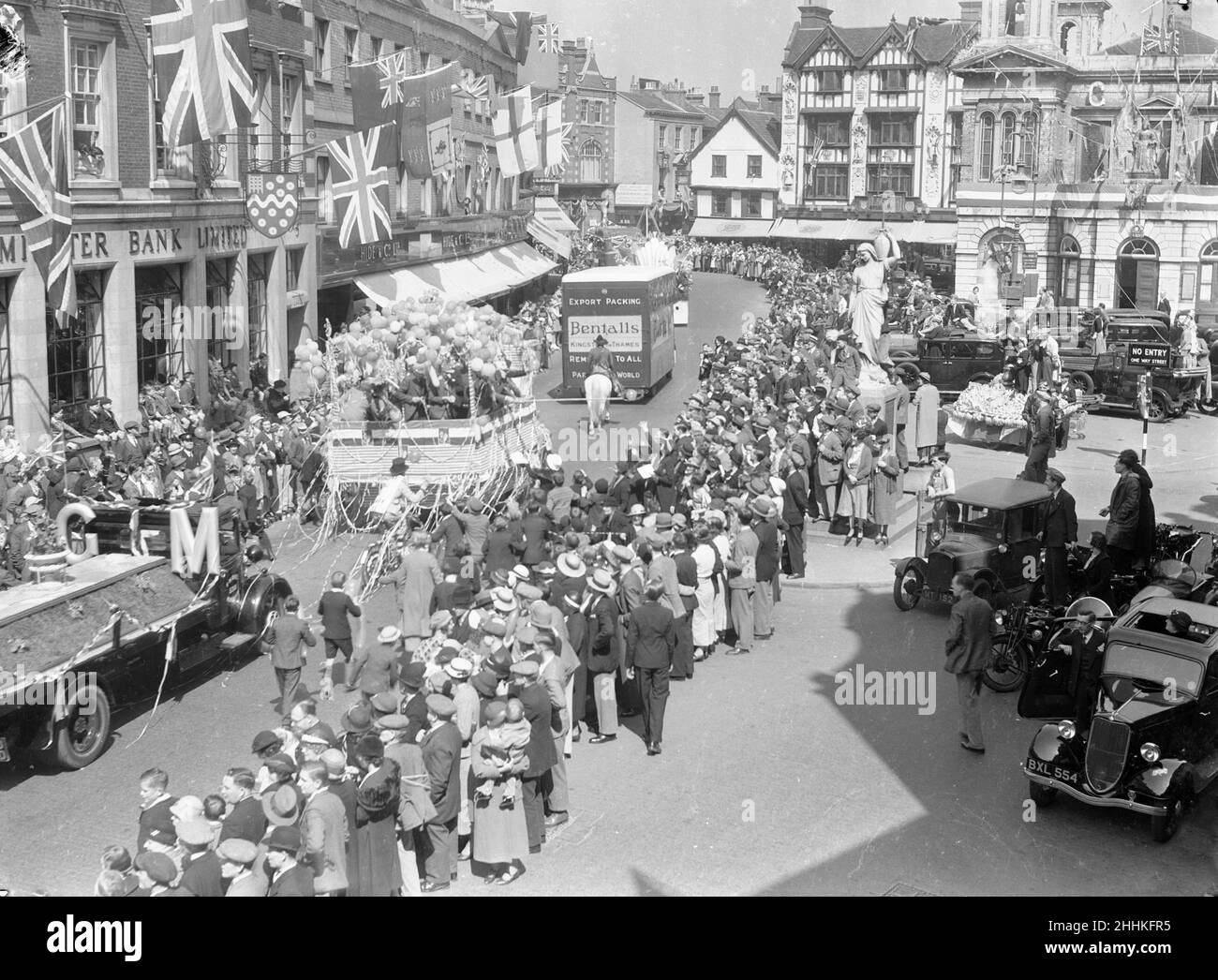 Sfilata di Carnevale attraverso Kingston in celebrazione del giubileo d'argento di re Giorgio V. Maggio 1935 Foto Stock