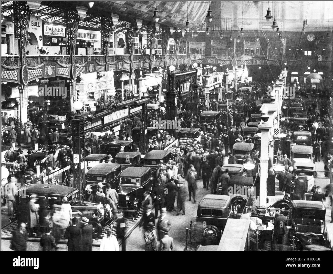 Il Motor Show, 1930, presso Empire Hall, Olympia London, tra le vetture lanciate in questo show è stata la Bentley 8 litri, immagine scattata il 17th ottobre 1930 Foto Stock