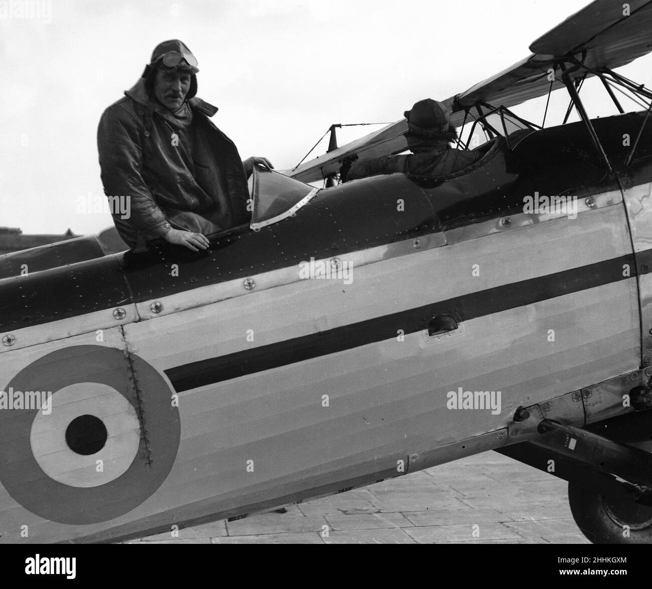 Il primo Ministro Ramsay MacDonald ha visto qui salire a bordo di un velivolo Fairey 3F del numero 24 Squadron. Il primo Ministro aveva partecipato alla Conferenza aerea Imperiale a Croydon, prima di imbarcarsi sul suo volo per la RAF Halton, dove viaggiava in macchina per i Chequers. 25th ottobre 1930 Foto Stock