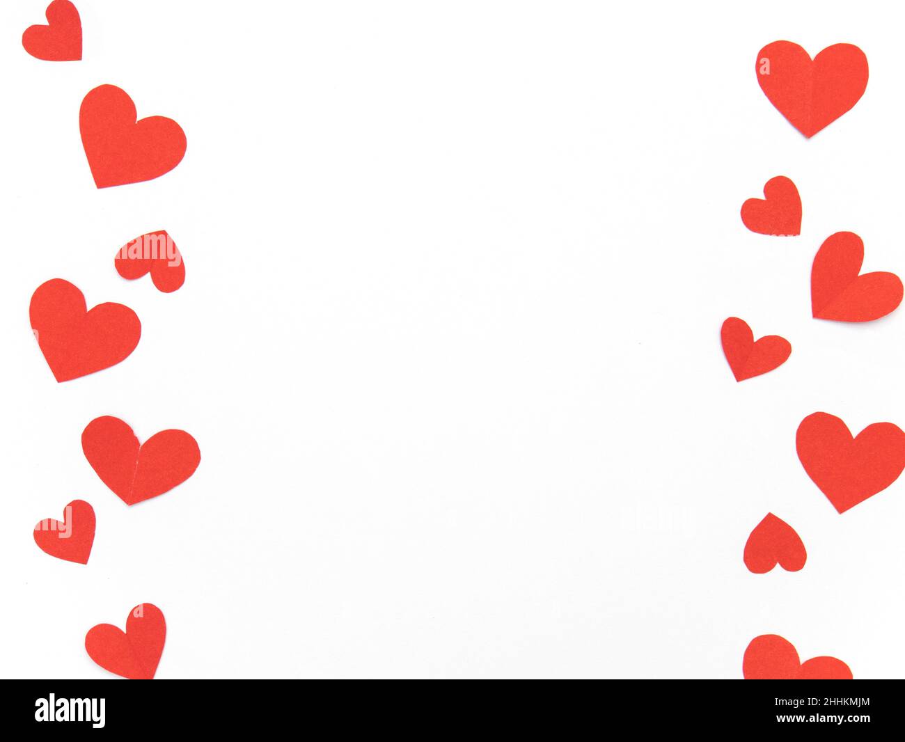 Sfondo di San Valentino con cornice a forma di cuori di carta e copyspace  Foto stock - Alamy