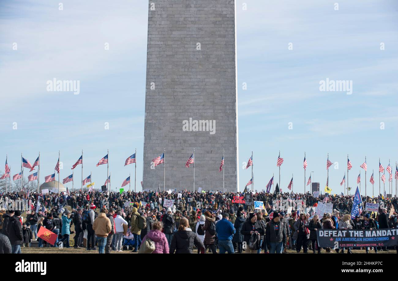 I dimostranti partecipano alla sconfitta della marcia Mandati a Washington, DC, il 23 gennaio 2022, protestando maschera e il mandato di vaccinazione COVID-19. USA. Foto Stock