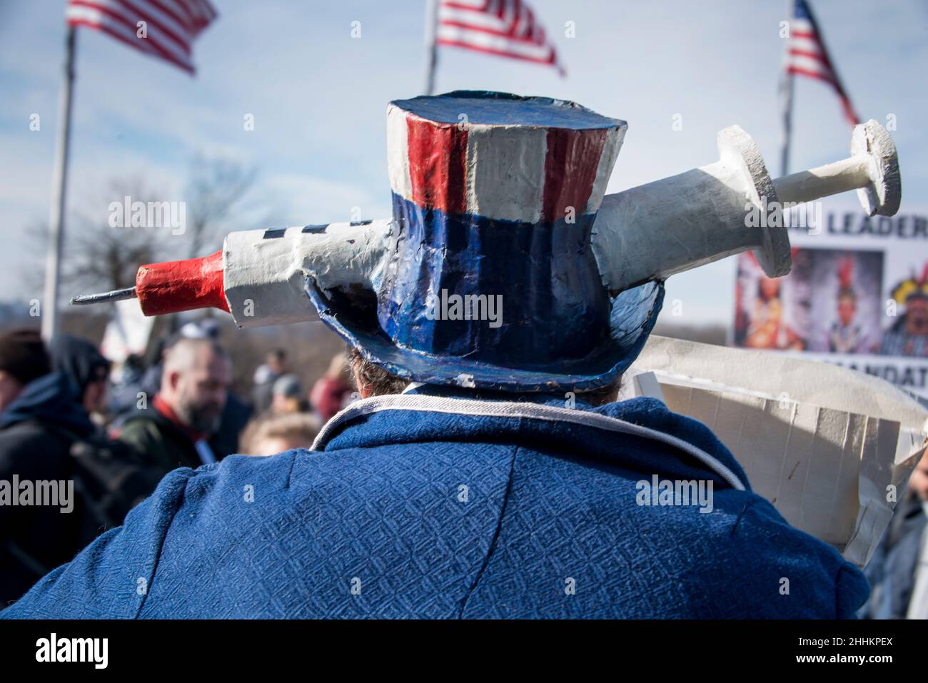 Protestor indossando zio Sam Custom partecipa alla sconfitta la marcia Mandati a Washington, DC, il 23 gennaio 2022, protestando COVID-19 mandati. Foto Stock