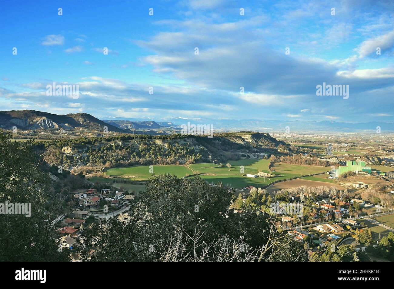 Vista panoramica della piana di Vic dal punto di vista di Tona nella regione di Osona, provincia di Barcellona, Catalogna, Spagna Foto Stock