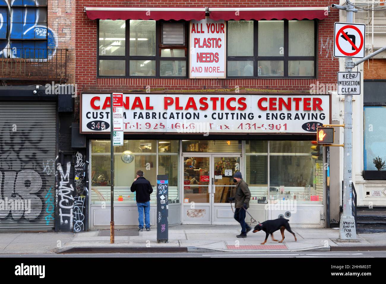 Canal Plastics Center, 345 Canal St, New York, NYC foto di un negozio di forniture di plastica e acrilico e servizio di fabbricazione a SoHo. Foto Stock
