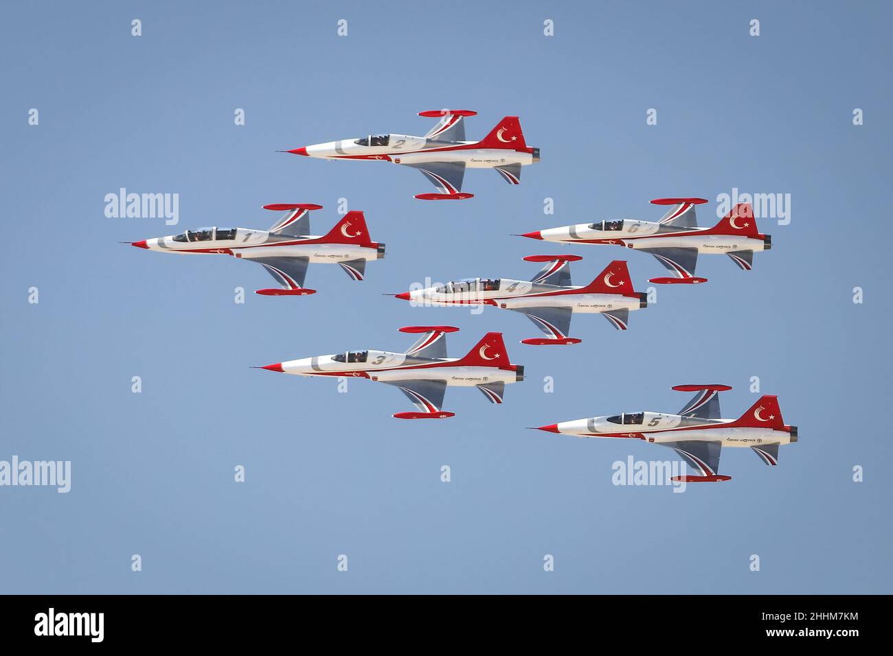 ESKISEHIR, TURCHIA - 12 SETTEMBRE 2021: Turkish Stars, Turkish Air Force dimostrazione squadra aerobatica in Sivrihisar SHG Airshow Foto Stock