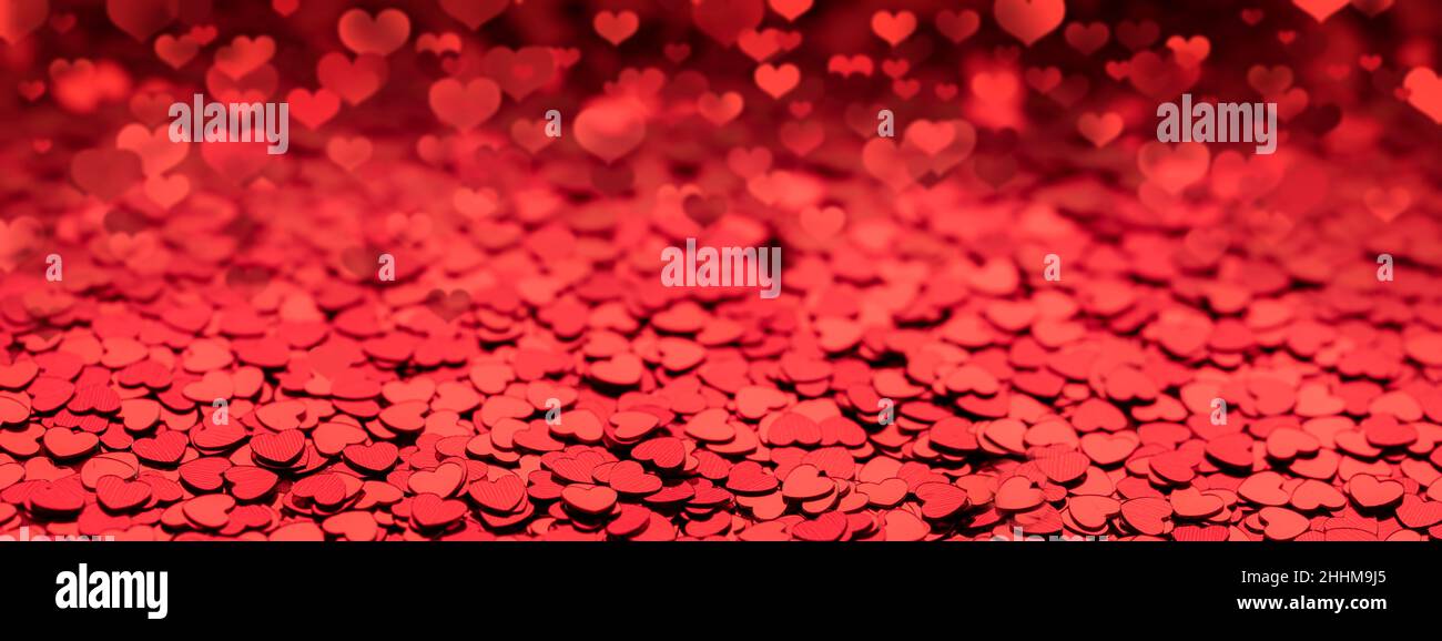 Sfondo di cuori lucidi rossi per le celebrazioni del giorno di San Valentino, le disposizioni di nozze di festa e concetti sul tema dell'amore. Foto Stock
