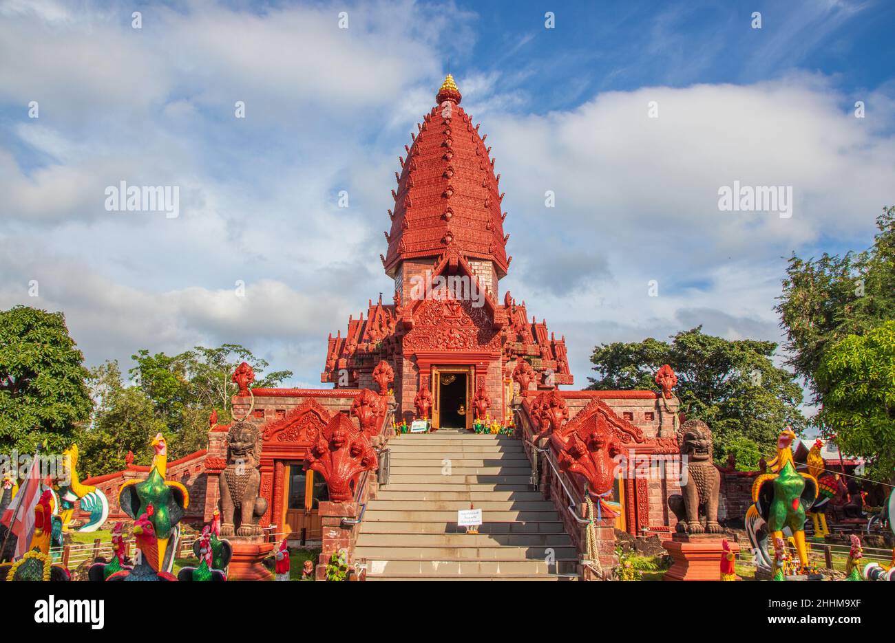 Il Tempio Tailandese Wat Phrai Phatthana Distretto Phu Sing della provincia di Sisaket nella zona di confine tra Thailandia e Cambogia è ben da vedere Foto Stock