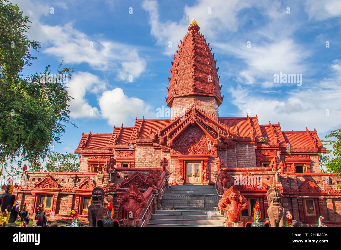Il Tempio Tailandese Wat Phrai Phatthana Distretto Phu Sing della provincia di Sisaket nella zona di confine tra Thailandia e Cambogia è ben da vedere Foto Stock