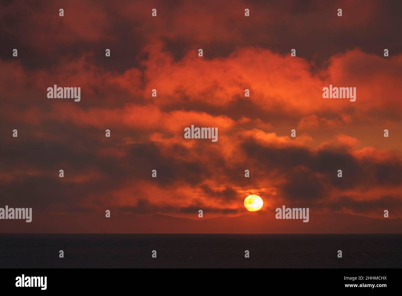 Tramonto di metà estate sul Solway e il Mare d'Irlanda, da Silloth in Cumbria, Regno Unito Foto Stock