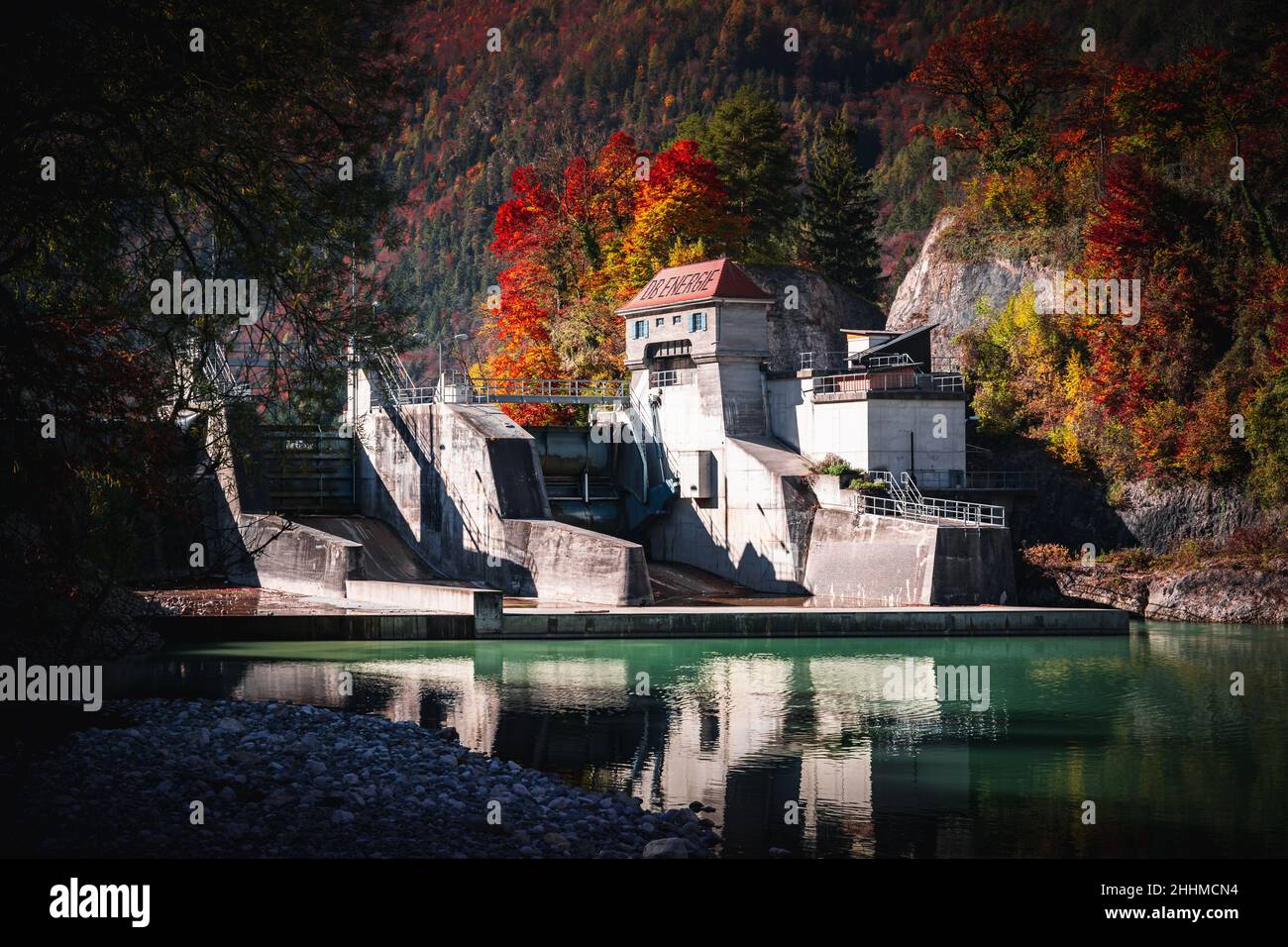 Herbst am Fluss Saalach Bad Reichenhall im Berchtesgadener Land Foto Stock