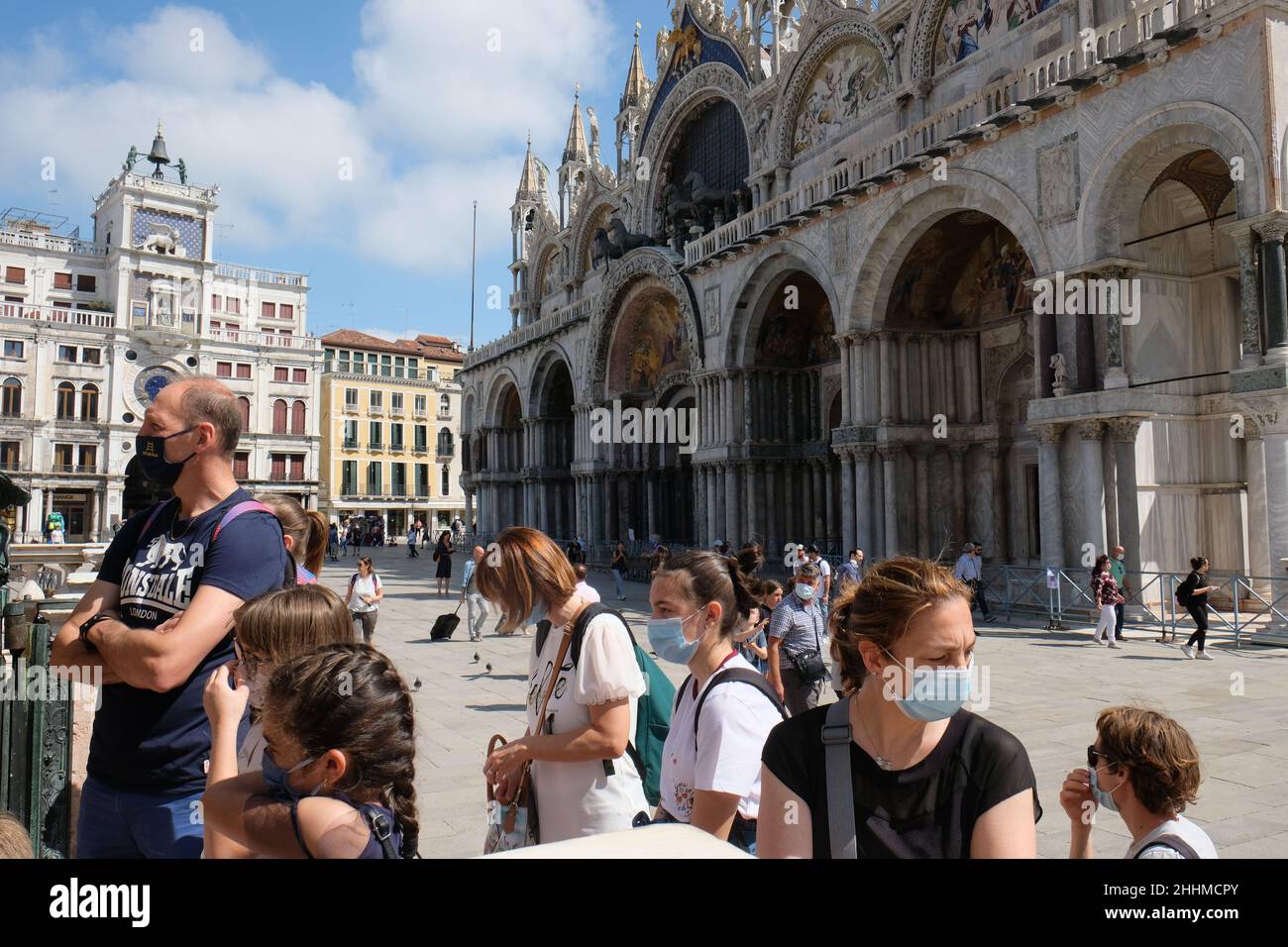 I turisti si accodano alla Torre di San Marco a Venezia, 20 giugno 2020. Foto Stock