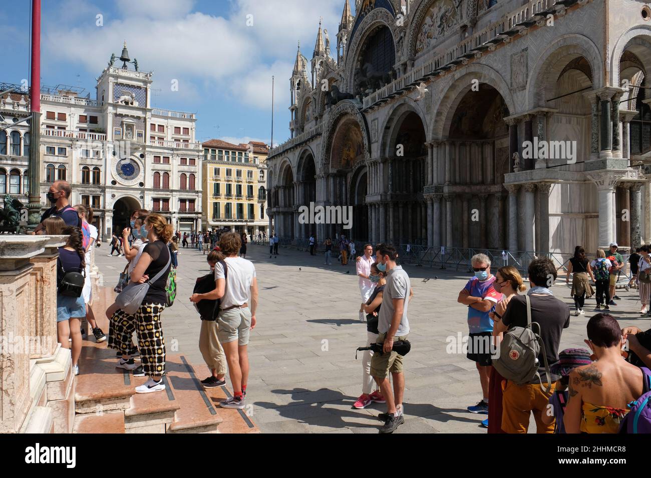 I turisti si accodano alla Torre di San Marco a Venezia, 20 giugno 2020. Foto Stock