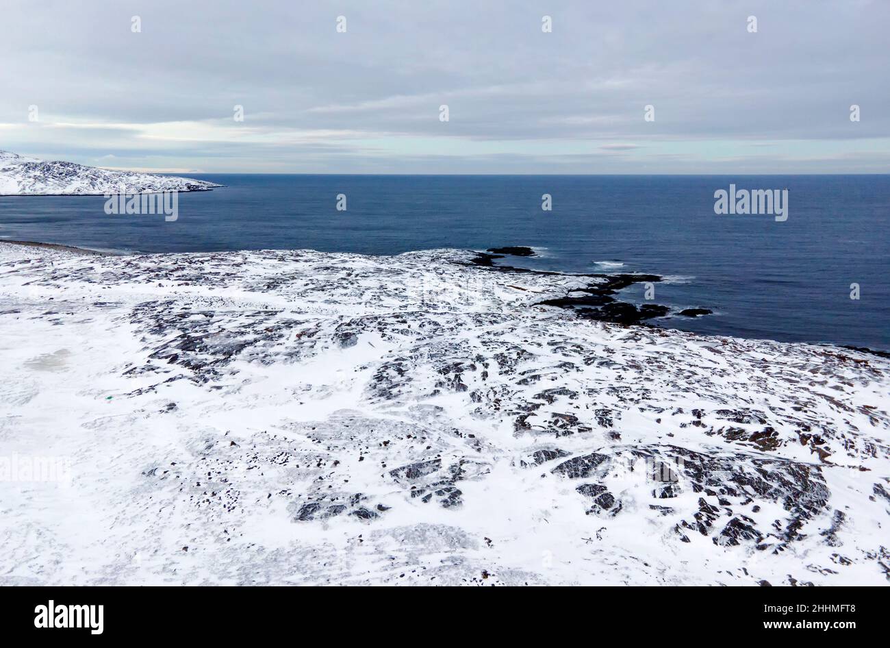 Attrazioni naturali della costa di Barents. Oceano Artico. Vista dall'alto aerea Foto Stock