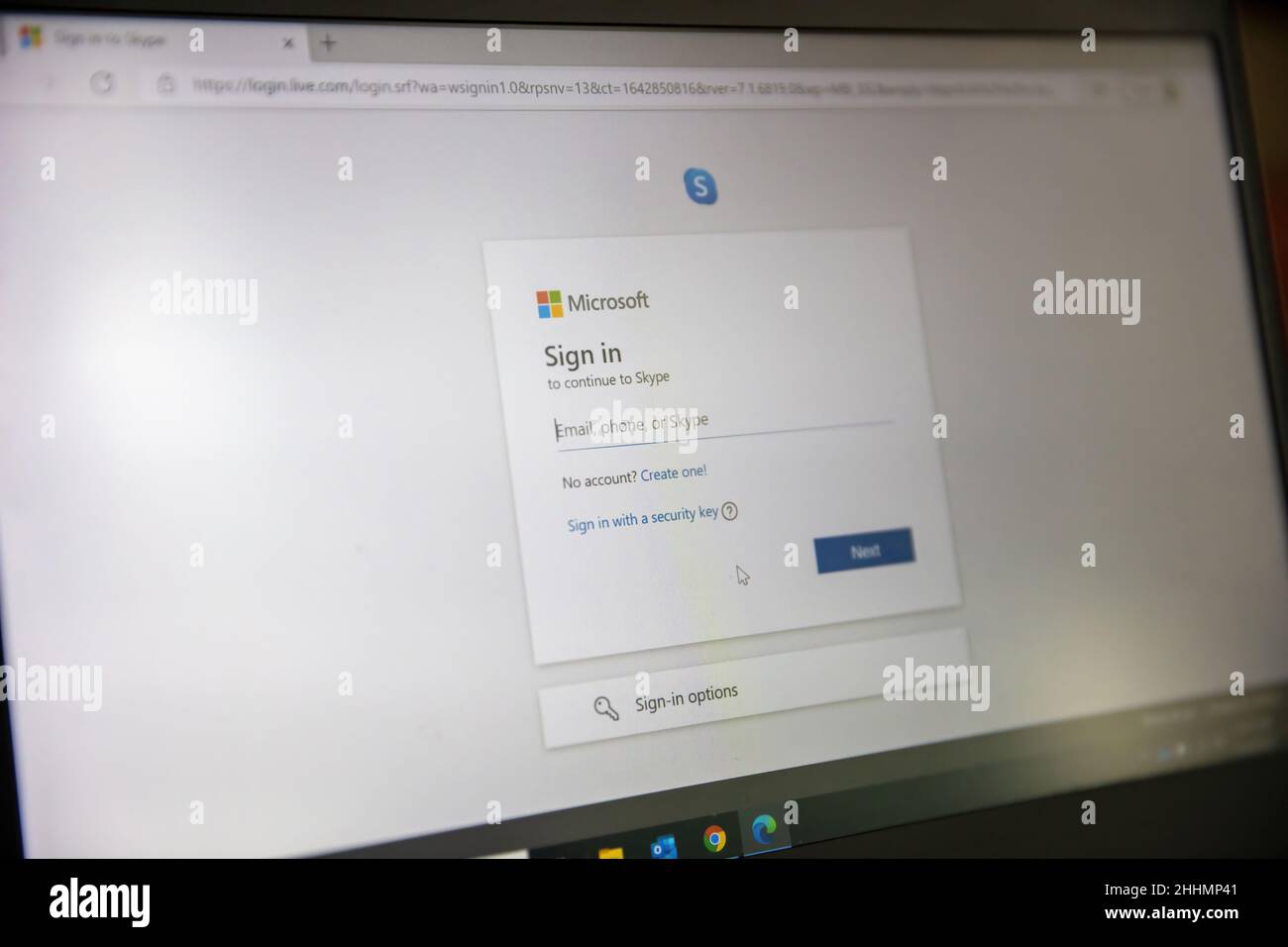 Grecia Atene, gennaio 23 2022. Logo dell'app di comunicazione Microsoft Skype sullo schermo del computer portatile. Foto Stock