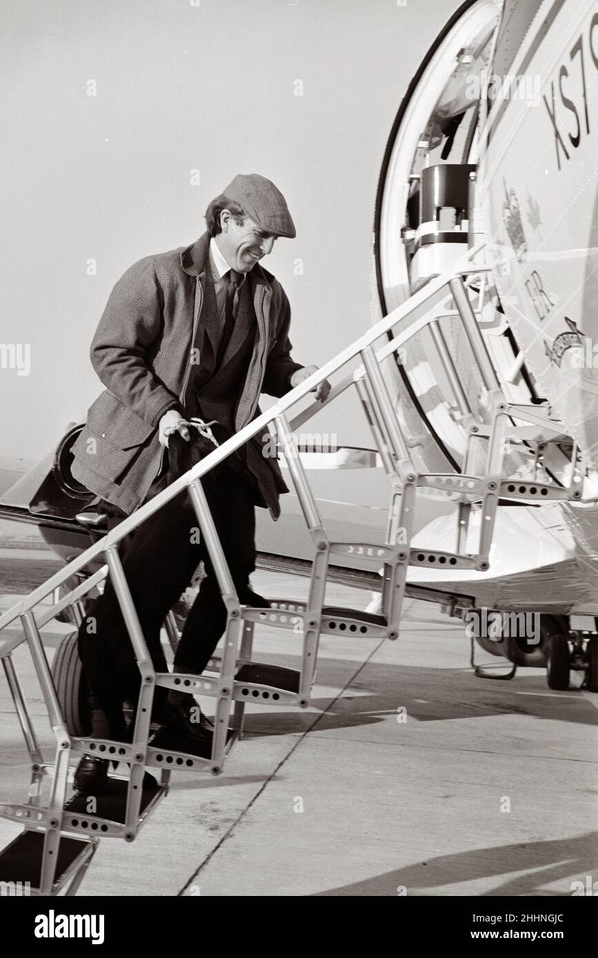 Timothy Laurence partenza per Aberdeen dall'aeroporto di Heathrow 1981 dicembre Foto Stock