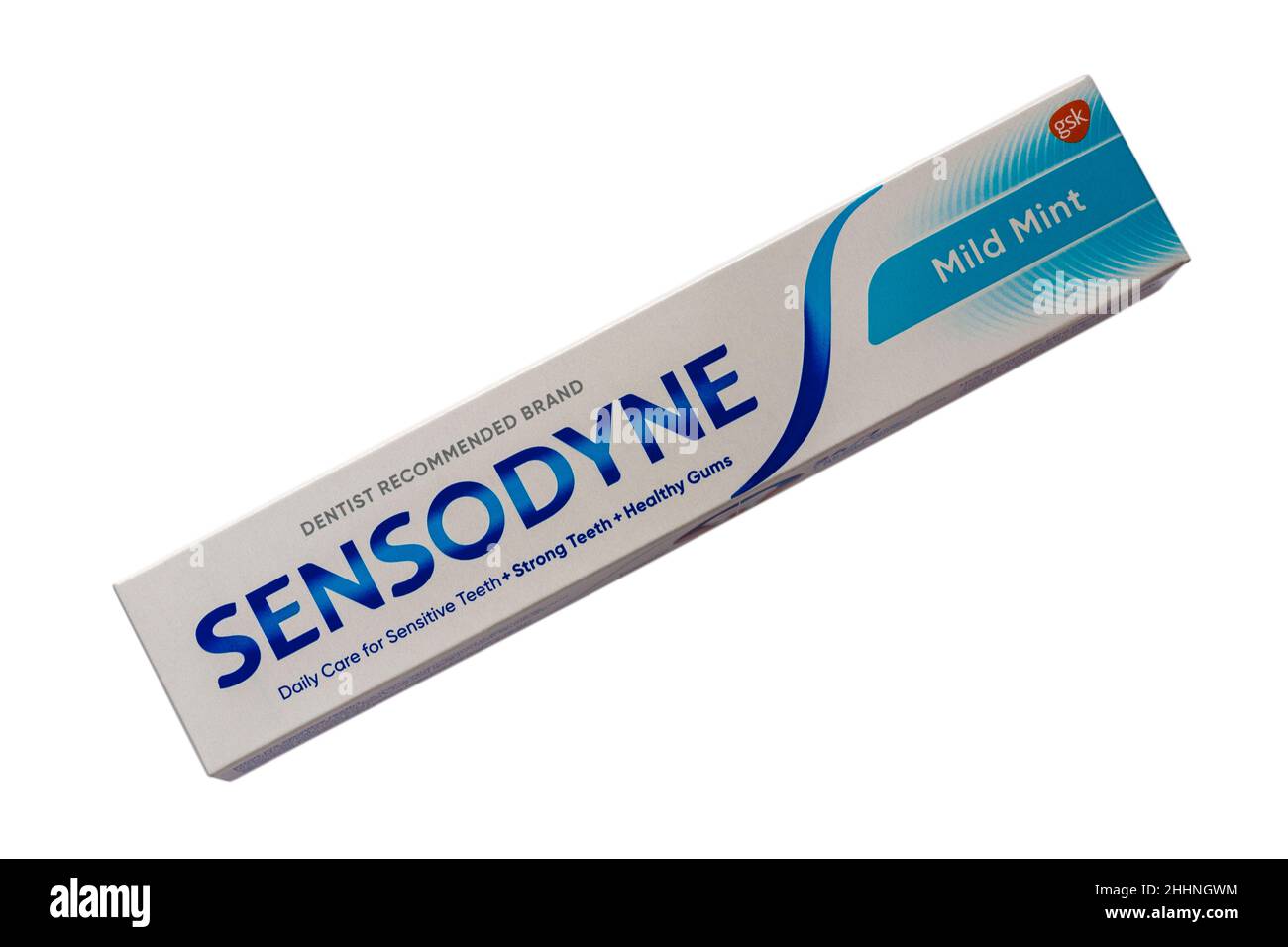Scatola di Sensodyne delicato dentifricio menta su sfondo bianco - cura quotidiana per i denti sensibili + denti forti + gengive sane dentista marchio raccomandato Foto Stock
