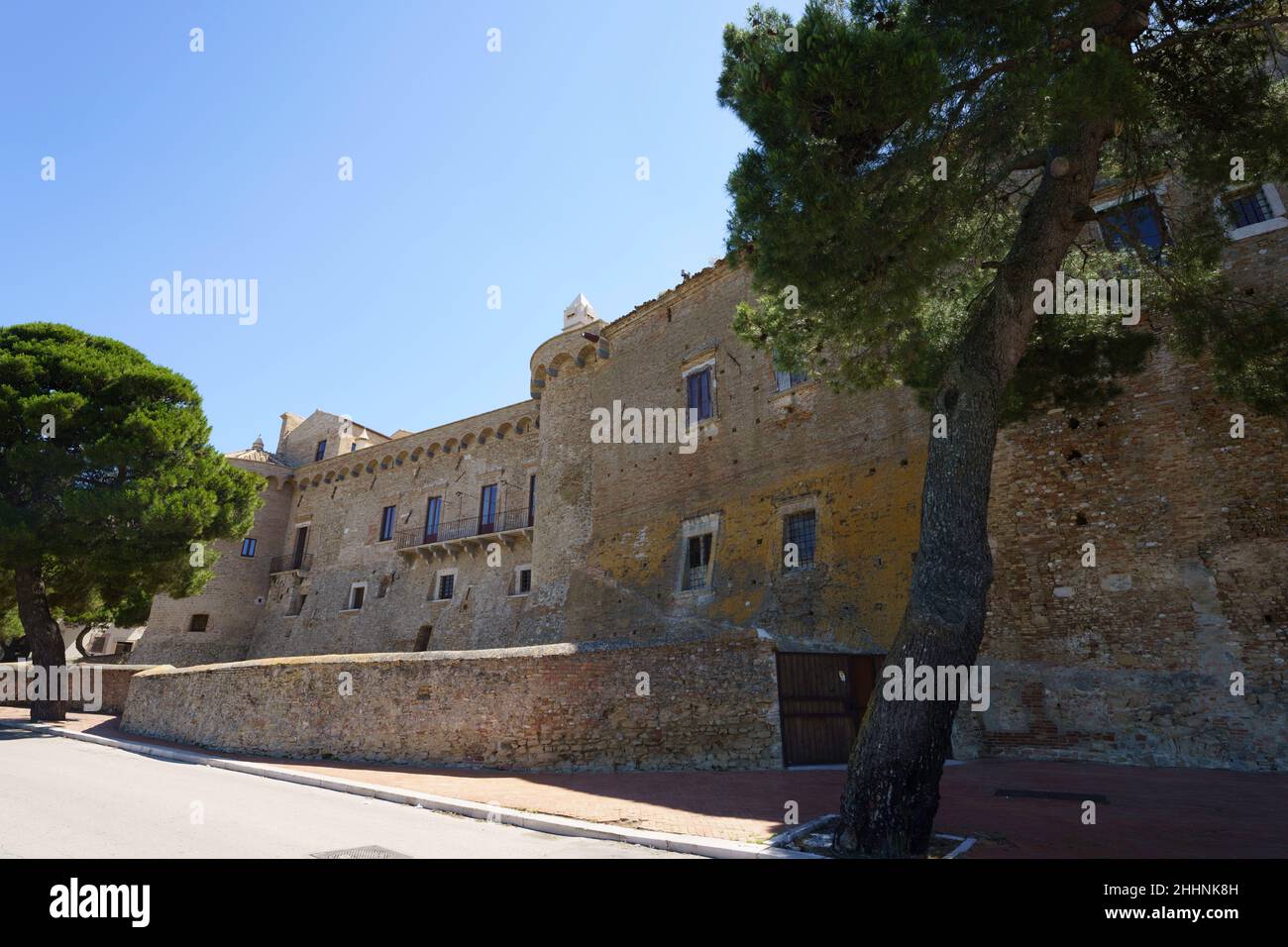 Esterno dello storico castello di Serracapriola, in provincia di Foggia, Puglia, Italia Foto Stock