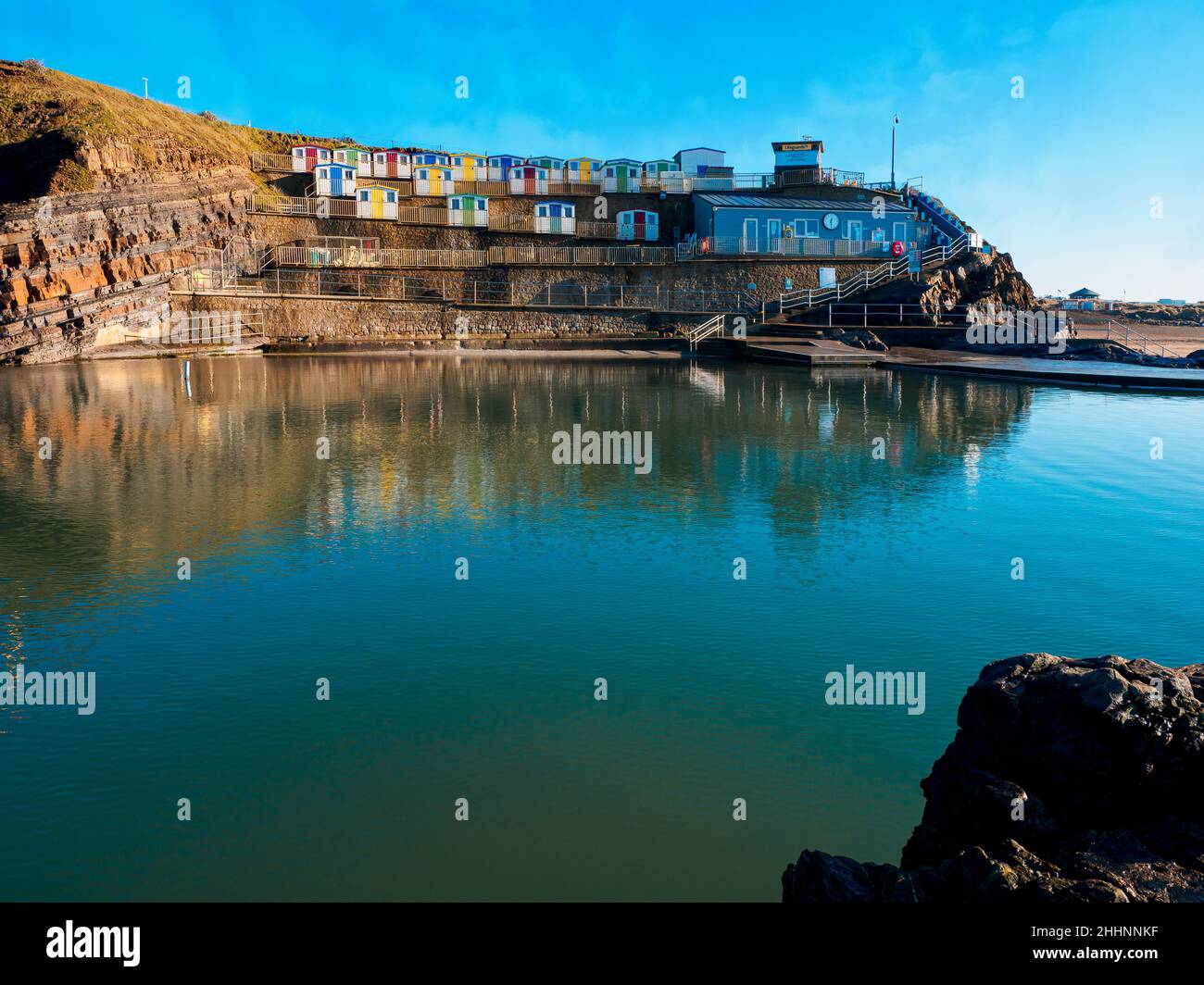 Bude Sea pool, Una piscina artificiale marea che fornisce la cassaforte sono per nuotare, Bude, Cornovaglia, Regno Unito Foto Stock