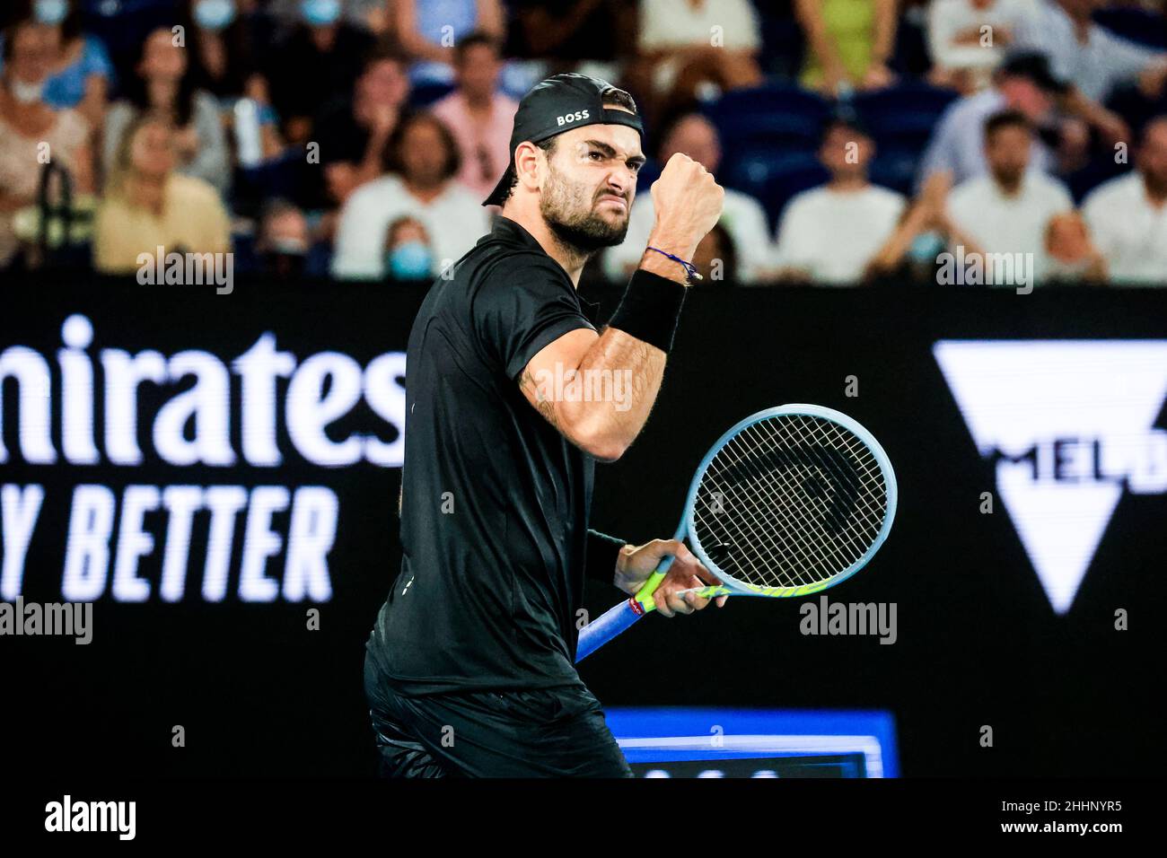 Melbourne, Victoria, Australia. 25th Jan 2022. MELBOURNE, AUSTRALIA - GENNAIO 25: Matteo Berrettini d'Italia gioca contro Gael Monfils di Francia il giorno 9 del 2022 Australian Open al Melbourne Park il 25 Gennaio 2022 a Melbourne, Australia. (Credit Image: © Chris Putnam/ZUMA Press Wire) Foto Stock