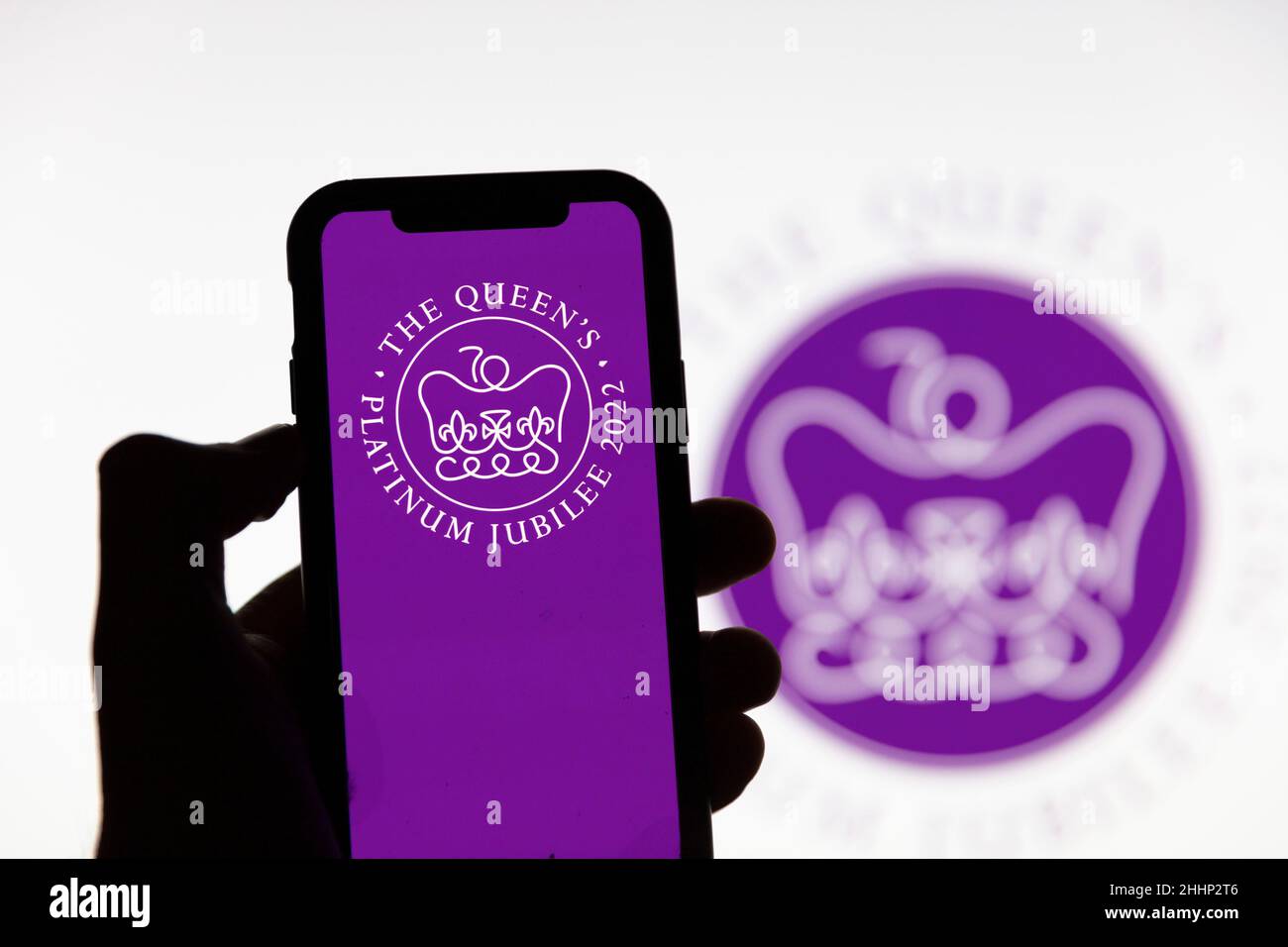 LONDRA, UK - Gennaio 2022: Logo emblema per la celebrazione dei festeggiamenti del Platinum Jubilee della Regina d'Inghilterra Foto Stock