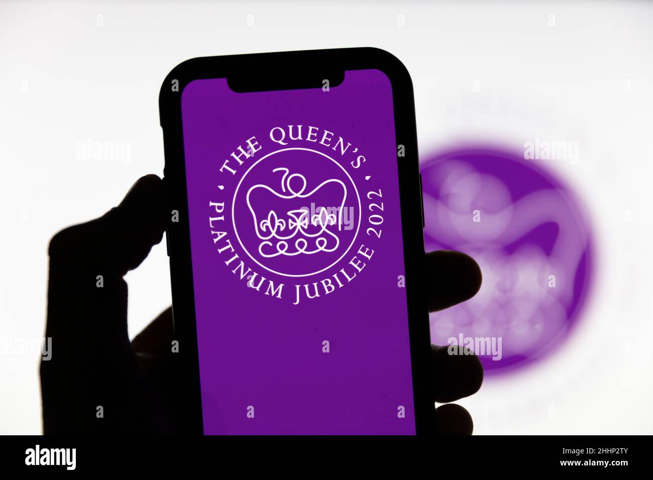 LONDRA, UK - Gennaio 2022: Logo emblema per la celebrazione dei festeggiamenti del Platinum Jubilee della Regina d'Inghilterra Foto Stock