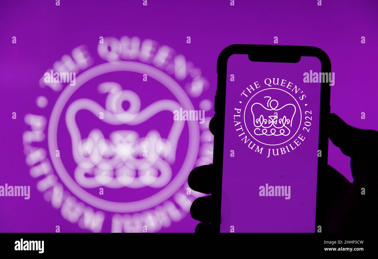 LONDRA, UK - Gennaio 2022: Logo emblema per la celebrazione dei festeggiamenti del Platinum Jubilee della Regina d'Inghilterra Foto Stock