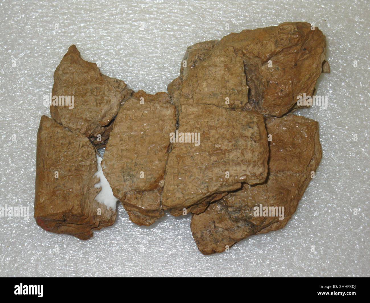 Compressa cuneiforme: Utukkku lemnutu, compressa 16 ca. Fine 1st millennio a.C. Seleucid. Compressa cuneiforme: Utukkku lemnutu, compressa 16 321619 Foto Stock