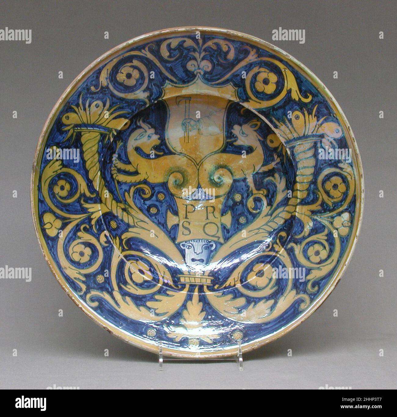 Piatto 1530–40 Italiano, Deruta. Piatto. Italiano, Deruta. 1530–40. Maiolica (terracotta stagnata), arrugginita. Ceramica-ceramica Foto Stock