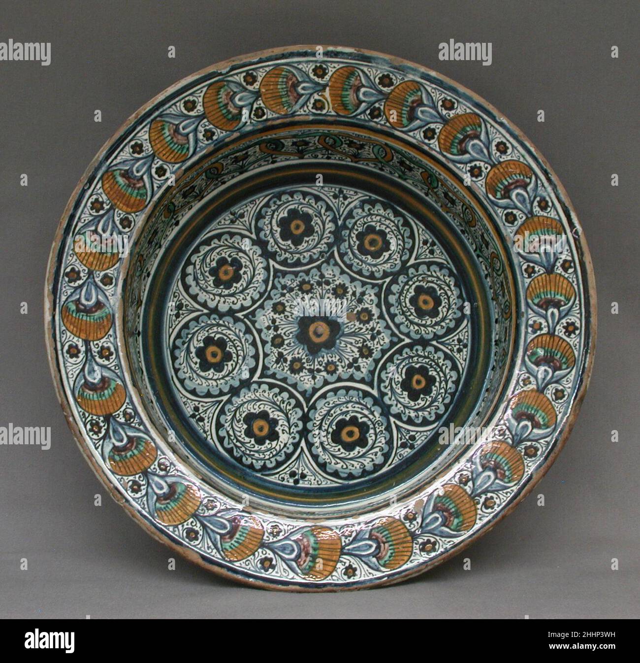 Bacino ca. 1475–90 Italiano, Napoli. Bacino. Italiano, Napoli. CA. 1475–90. Maiolica (terracotta stagnata). Ceramica-ceramica Foto Stock