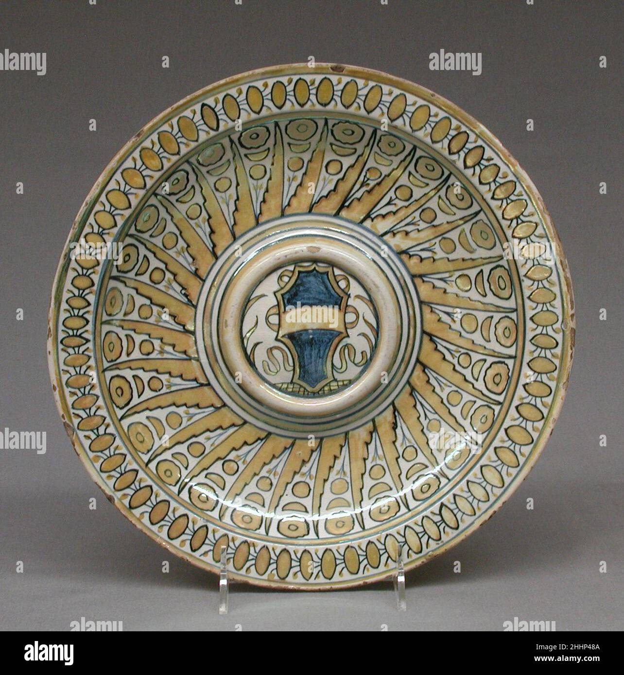 Piatto ca. 1510–20 Italiano, Deruta. Piatto. Italiano, Deruta. CA. 1510–20. Maiolica (terracotta stagnata), arrugginita. Ceramica-ceramica Foto Stock