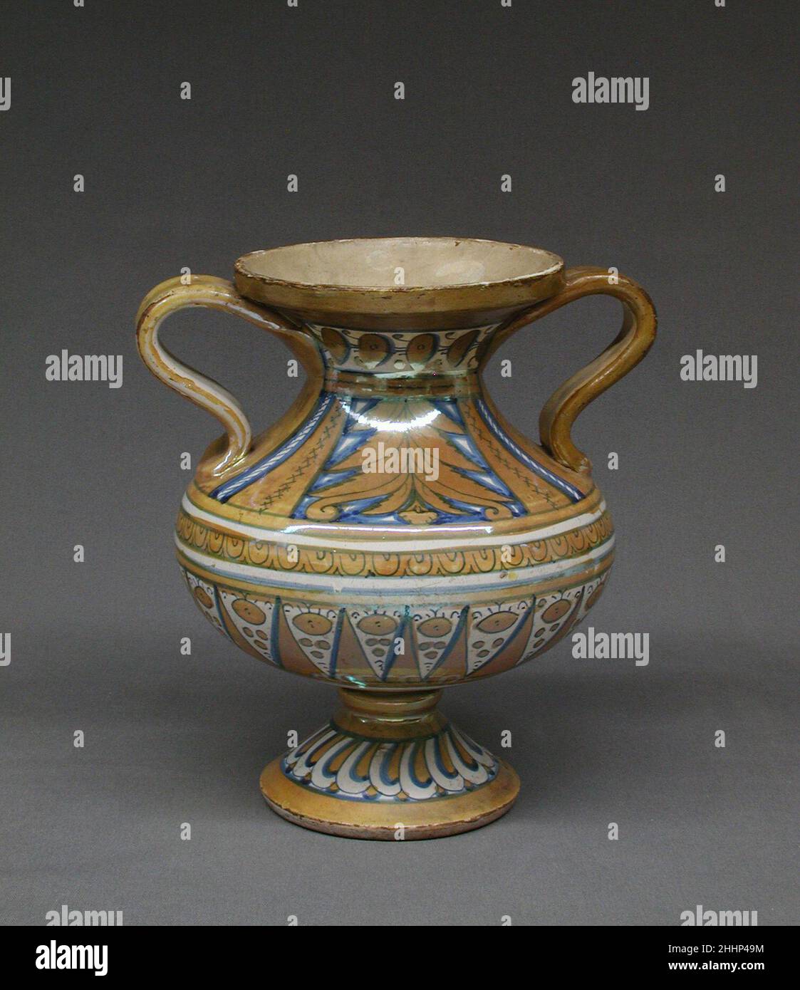 Vaso ca. 1520 Italiano, Deruta. Vaso. Italiano, Deruta. CA. 1520. Maiolica (terracotta stagnata), arrugginita. Ceramica-ceramica Foto Stock