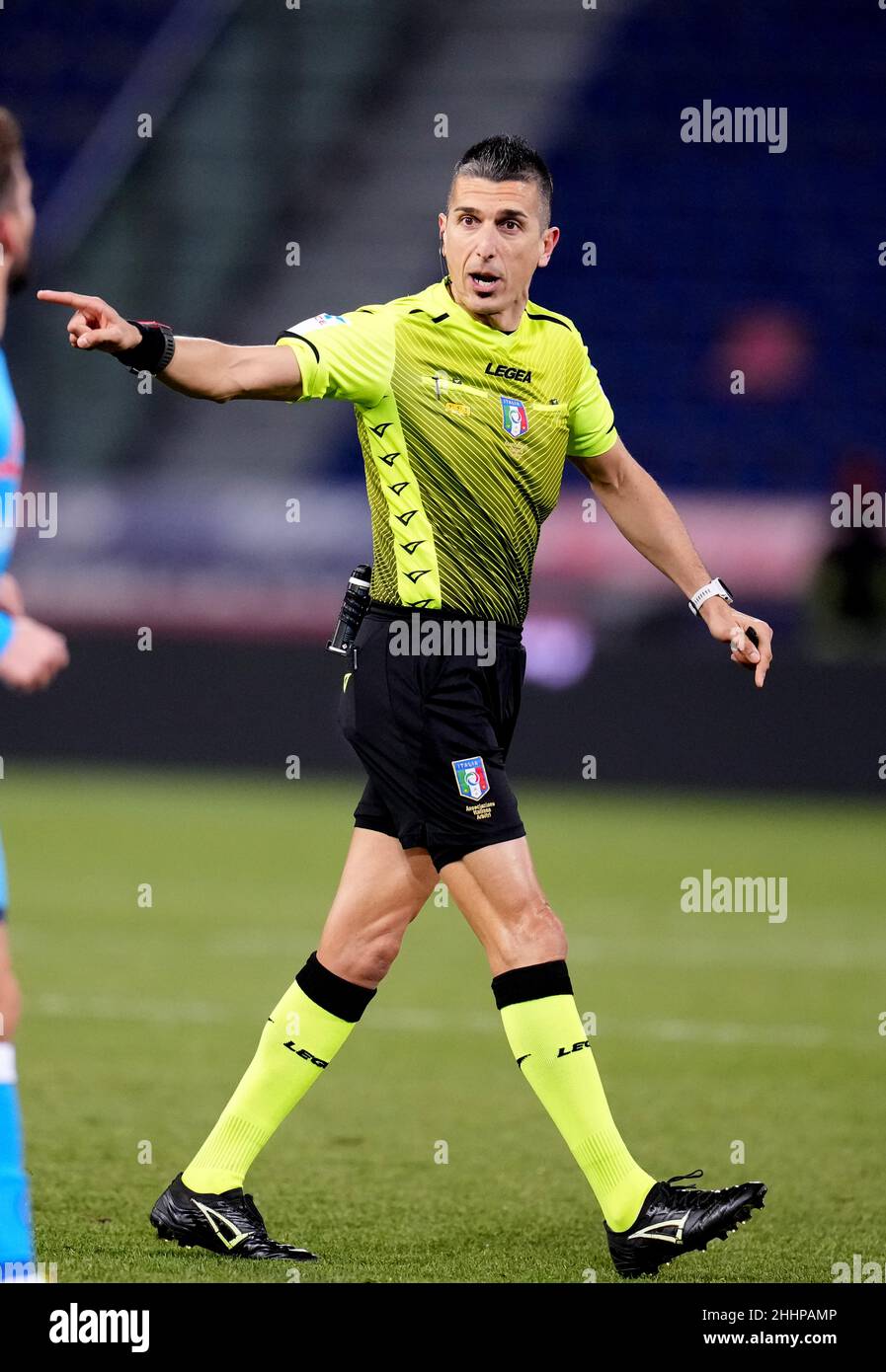 BOLOGNA, ITALIA - GENNAIO 17: Il Recheree italiano Livio Marinelli reagisce, durante la Serie A match tra Bologna FC e SSC Napoli allo Stadio Renato Dall'Ara il 17 Gennaio 2022 a Bologna. (Foto tramite MB Media) Foto Stock