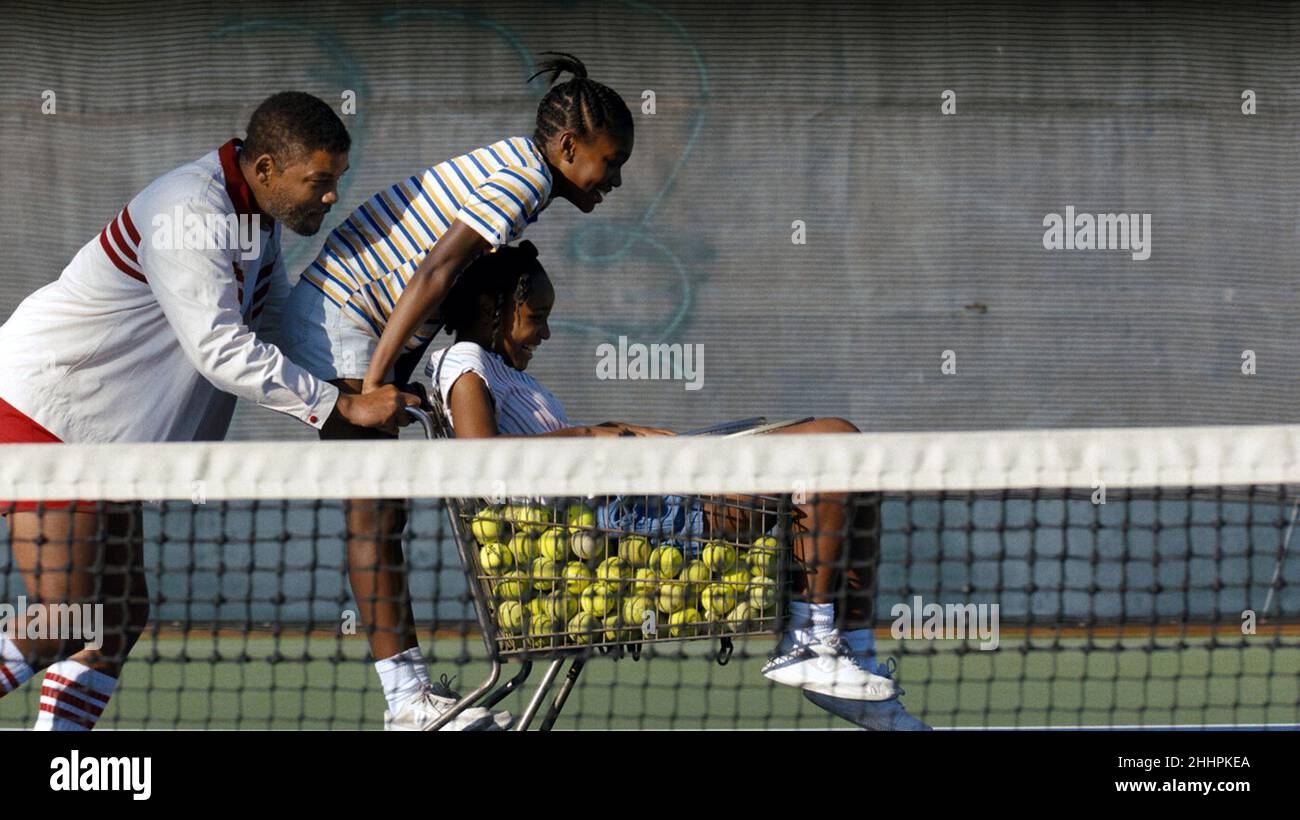 Re Richard è un film di dramma biografico americano del 2021 diretto da Reinaldo Marcus Green e scritto da Zach Baylin che segue la vita di Richard Williams, il padre e allenatore di famosi tennisti Venere e Serena Williams. Questa fotografia è solo ad uso editoriale ed è copyright della compagnia cinematografica e/o del fotografo assegnato dalla società cinematografica o di produzione e può essere riprodotta solo da pubblicazioni in concomitanza con la promozione del suddetto Film. Foto Stock