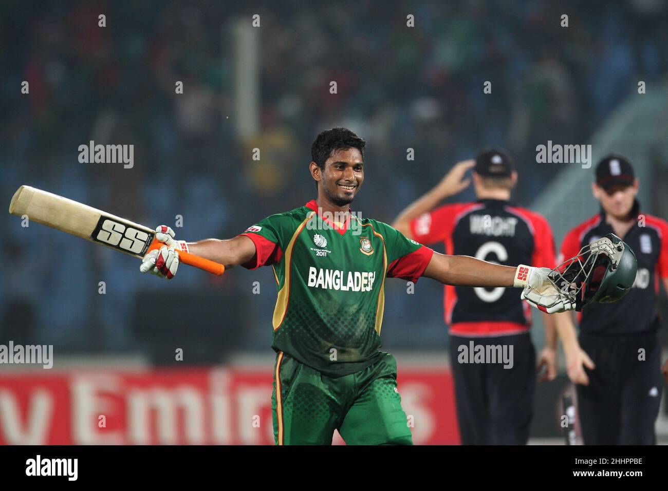Bangladesh giocatore di cricket, Mahmudullah visto celebrare durante la partita 28th, ICC (International Cricket Council) Coppa del mondo di cricket tra Inghilterra e Bangladesh a Chittagong.Bangladesh vinto da 2 wickets (con 6 palle rimanenti). Foto Stock