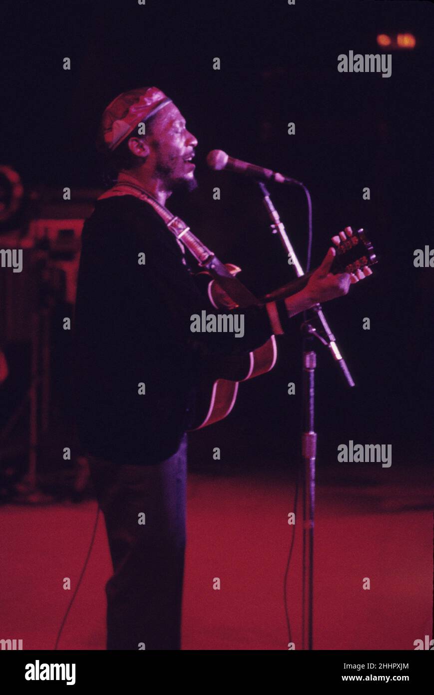 Jimmy Cliff suona dal vivo al Ventura Theater, Ventura CA, 1988 luglio. Il credito fotografico dovrebbe essere: Andrea Donati Foto Stock