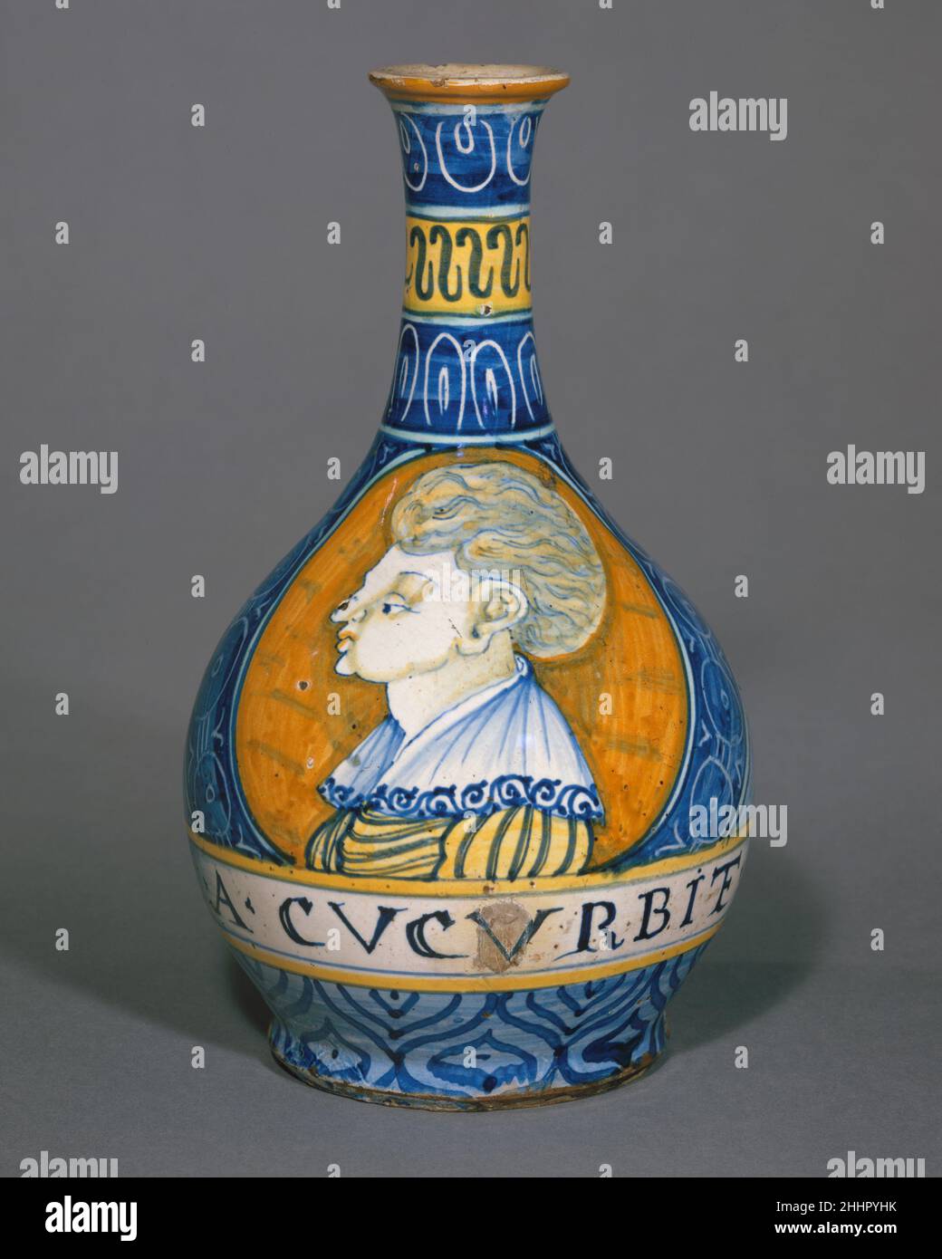 Bottiglia di apotecaria (fiasca da farmacia) ca. 1530–40 Italiano, Castelli. Bottiglia di apothecary (fiasca da farmacia). Italiano, Castelli. Ca. 1530–40. Maiolica (terracotta stagnata). Ceramica-ceramica Foto Stock