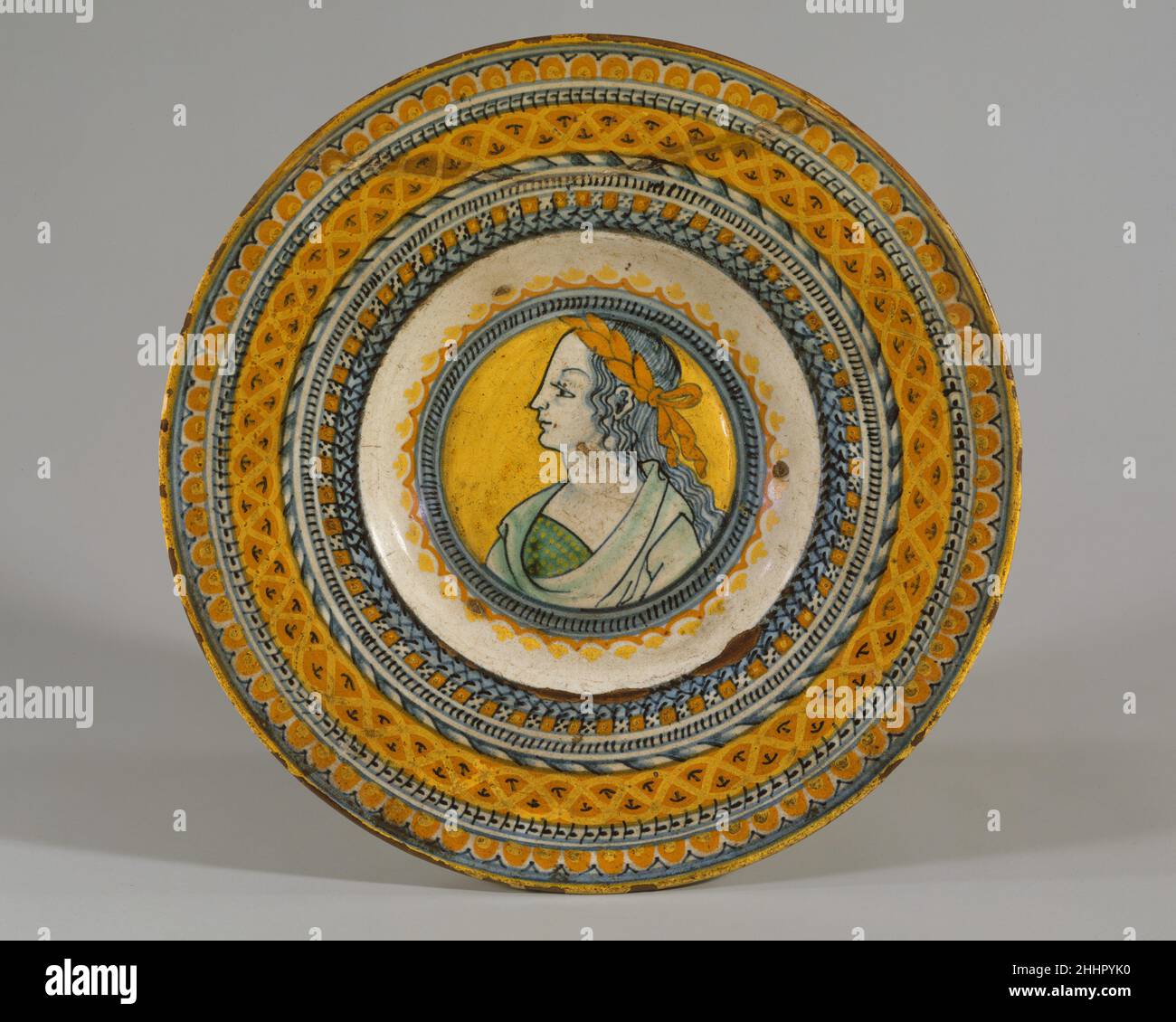 Piatto (tagliere) ca. 1500–1510 Italiano, Deruta. Piatto (tagliere). Italiano, Deruta. CA. 1500–1510. Maiolica (terracotta stagnata). Ceramica-ceramica Foto Stock