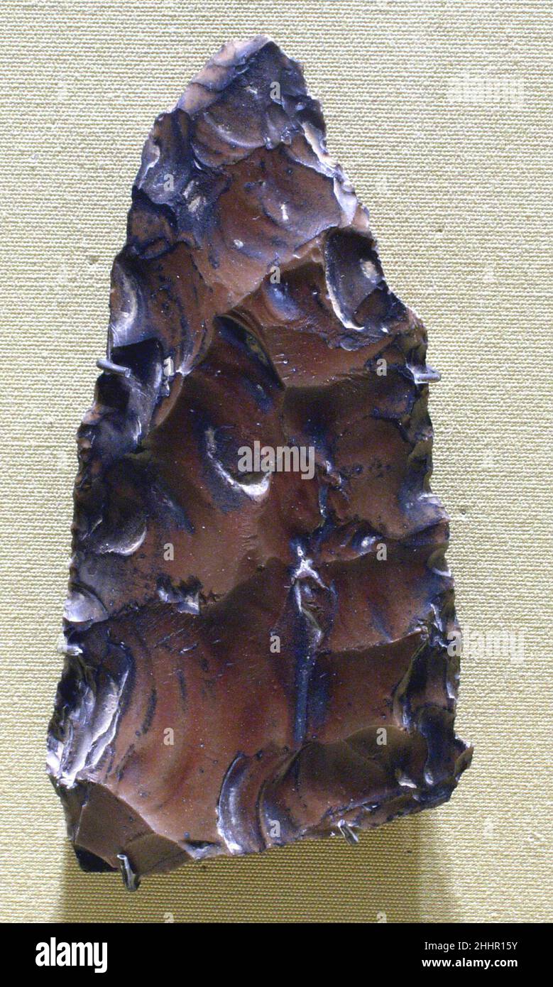 Biface, comunemente indicato come un'ascia di mano ca. 35.000–5000 a.C. periodo Paleolitico superiore. Biface, comunemente indicato come un'ascia di mano 552159 Foto Stock