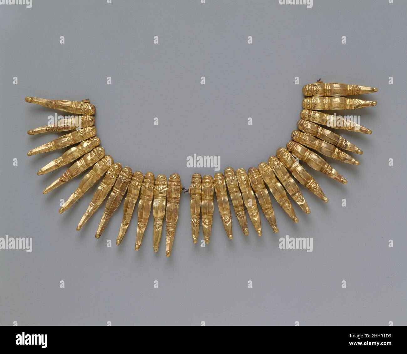 Due serie di perle da collana sotto forma di insetti stilizzati 8th–inizio 10th Indonesia (Giava). Due insiemi di perle da collana sotto forma di insetti stilizzati. Indonesia (Java). 8th–inizio 10th secolo. Oro. Periodo giavanese centrale. Gioielli Foto Stock