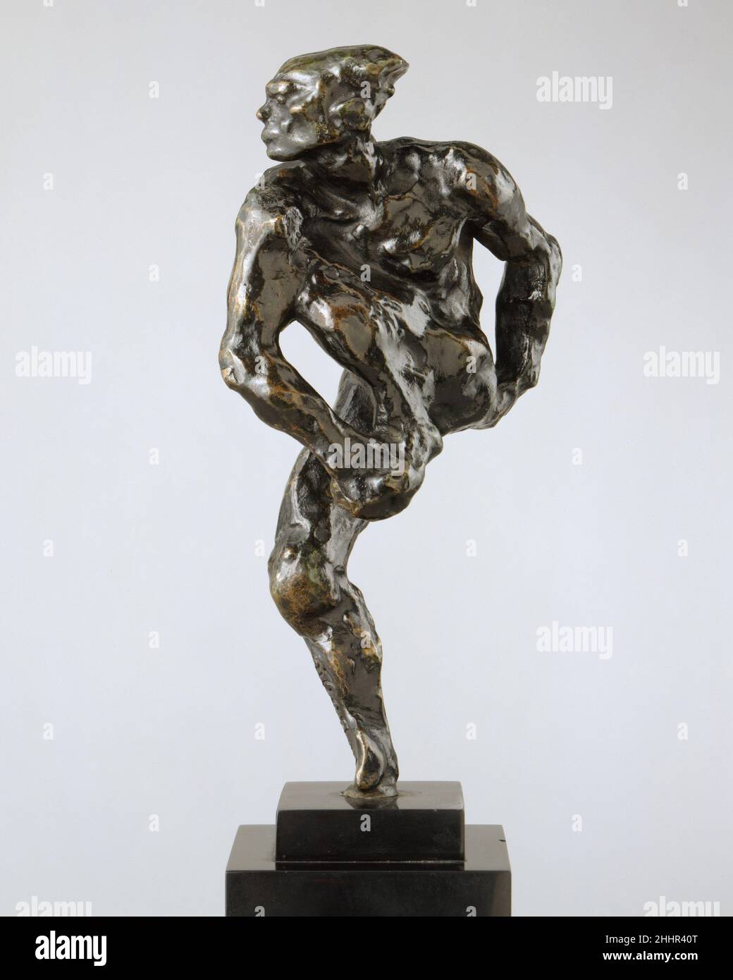 Nijinsky modellato 1912, cast 1959 Auguste Rodin Francese il 29 maggio 1912 Rodin partecipò alla prima del balletto moderno di Vaslav Nijinsky l’Après-midi d’un faune (pomeriggio di Faun), che scandalizzò il pubblico parigino con la sua coreografia d’avanguardia e il suo contenuto sessualmente esplicito. La mattina seguente, un editoriale di prima pagina firmato da Rodin ha elogiato il movimento 'deliberately awkward' e 'jerky'. Nijinsky posò per Rodin pochi giorni dopo. Il forte profilo di questo schizzo scolpito rende omaggio al suo stile coreografico, che imita la scultura greca a bassorilievo. Nijinsky. Auguste Foto Stock
