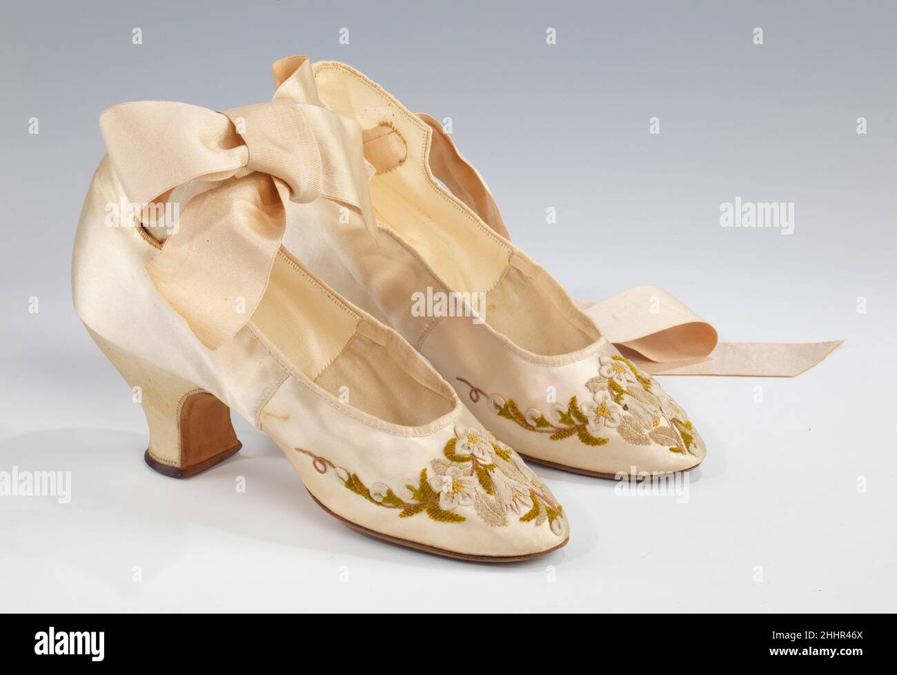 Scarpe da sera 1875–85 francesi come non era raro all'epoca per le donne  americane benestanti, l'indossatrice di queste scarpe, Abigail Kinsley  Norman Prince (1860-1949), si recò a Parigi per acquistare l'abbigliamento  più