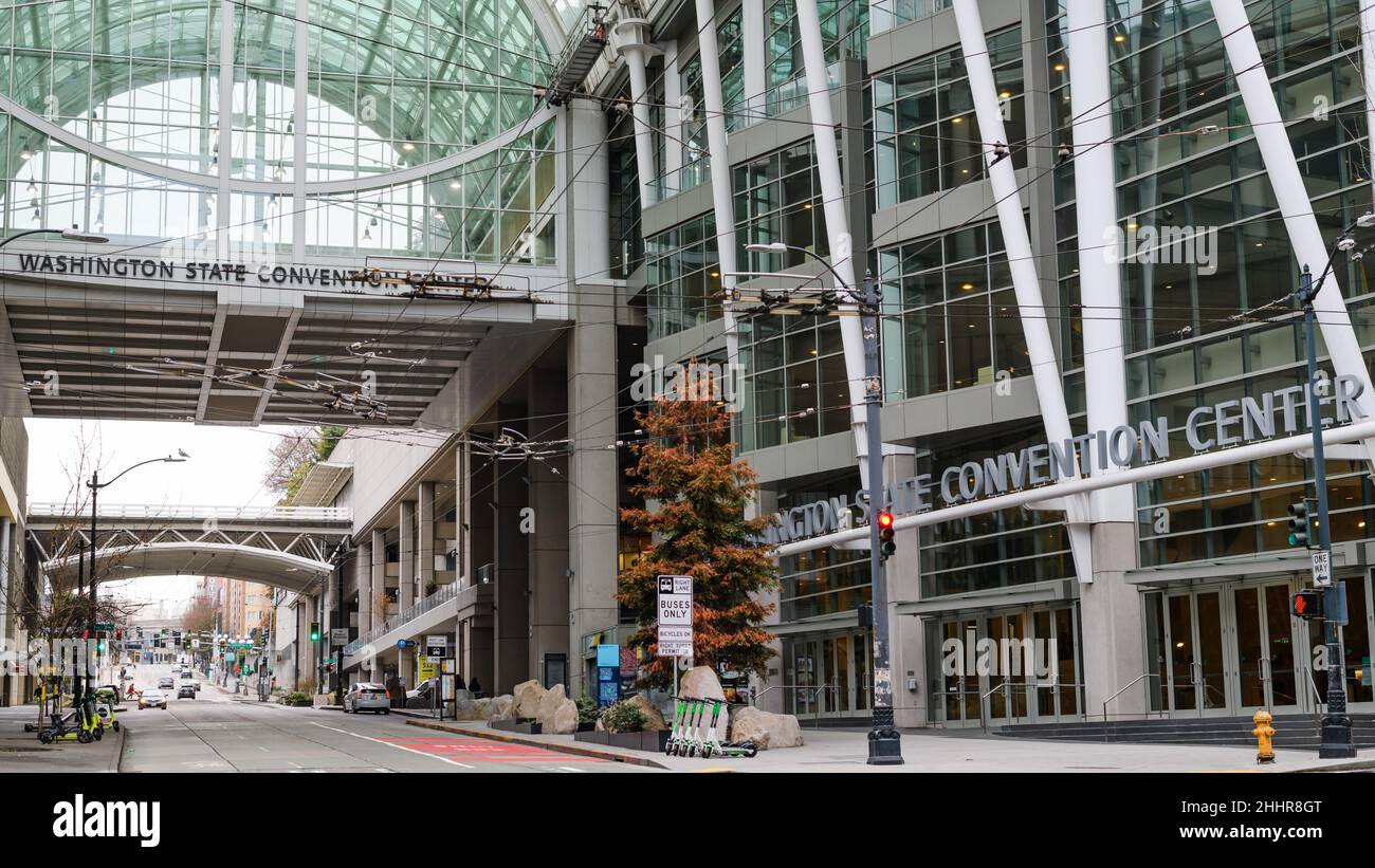 Seattle - 22 gennaio 2022; Washington state Convention Center su Pike Street a Seattle con spazio elevato su tetto ad arco di vetro Foto Stock