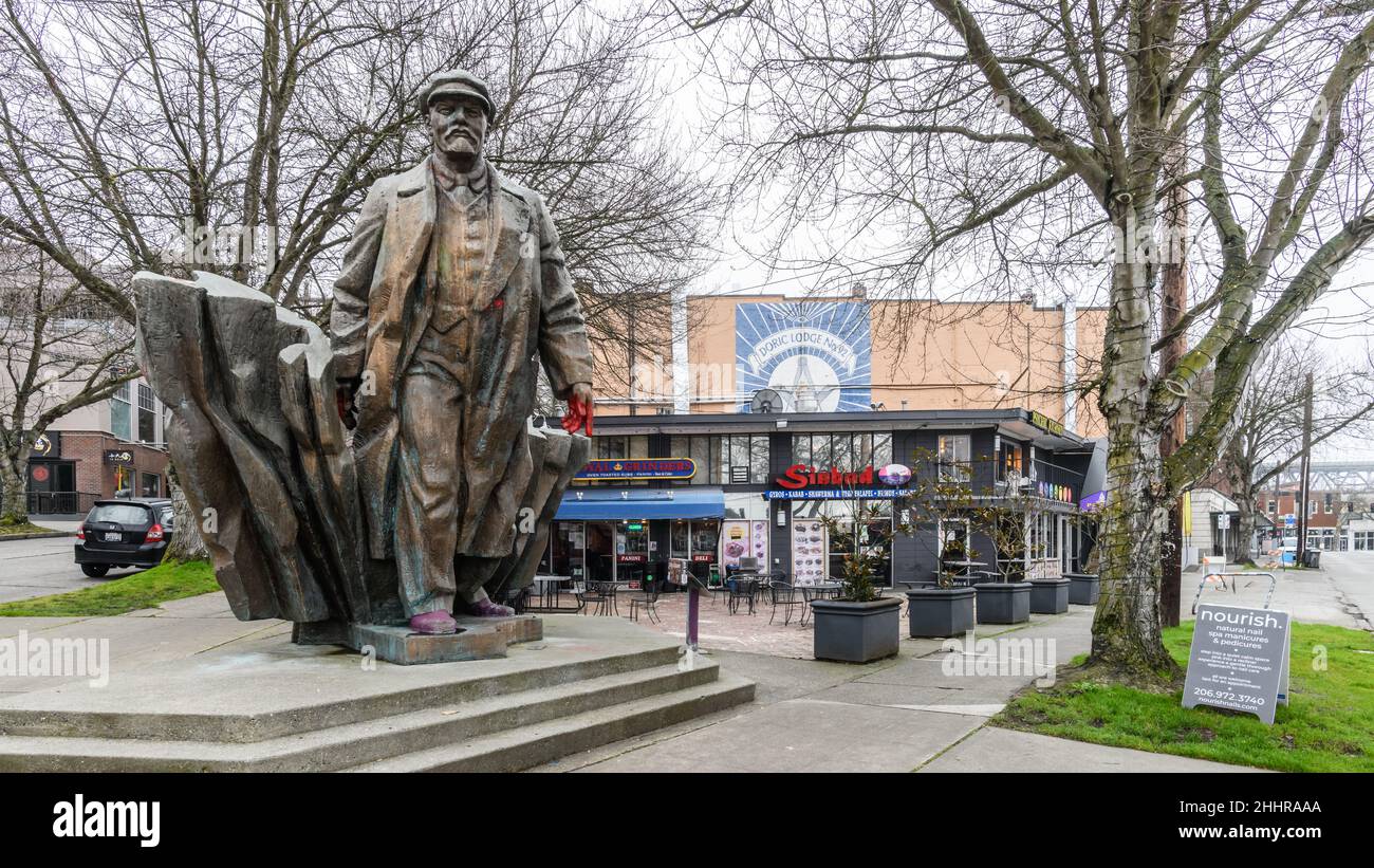 Seattle - 23 gennaio 2022; quartiere di Fremont a Seattle con la statua di Lenin e le imprese Foto Stock
