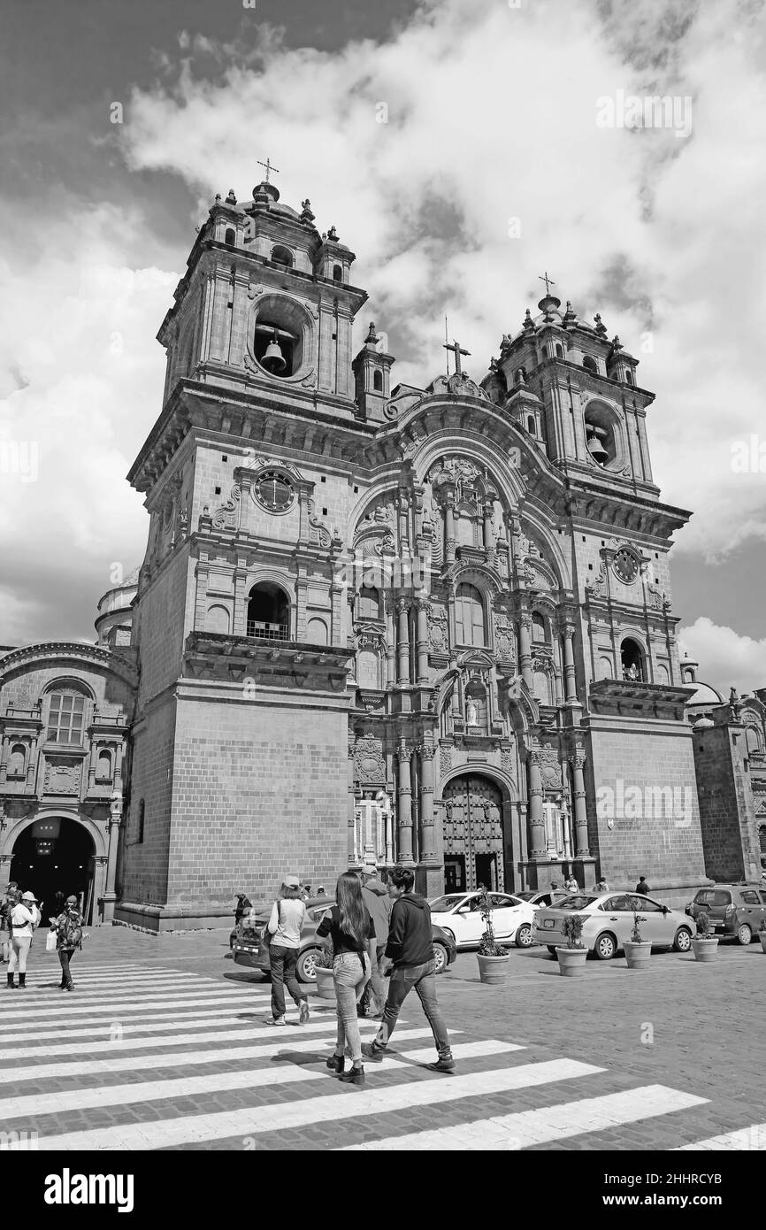 La Chiesa di Iglesia de la Compania de Jesus su Plaza de Armas Square, Cuzco City, Perù, Sud America in Monocromo Foto Stock