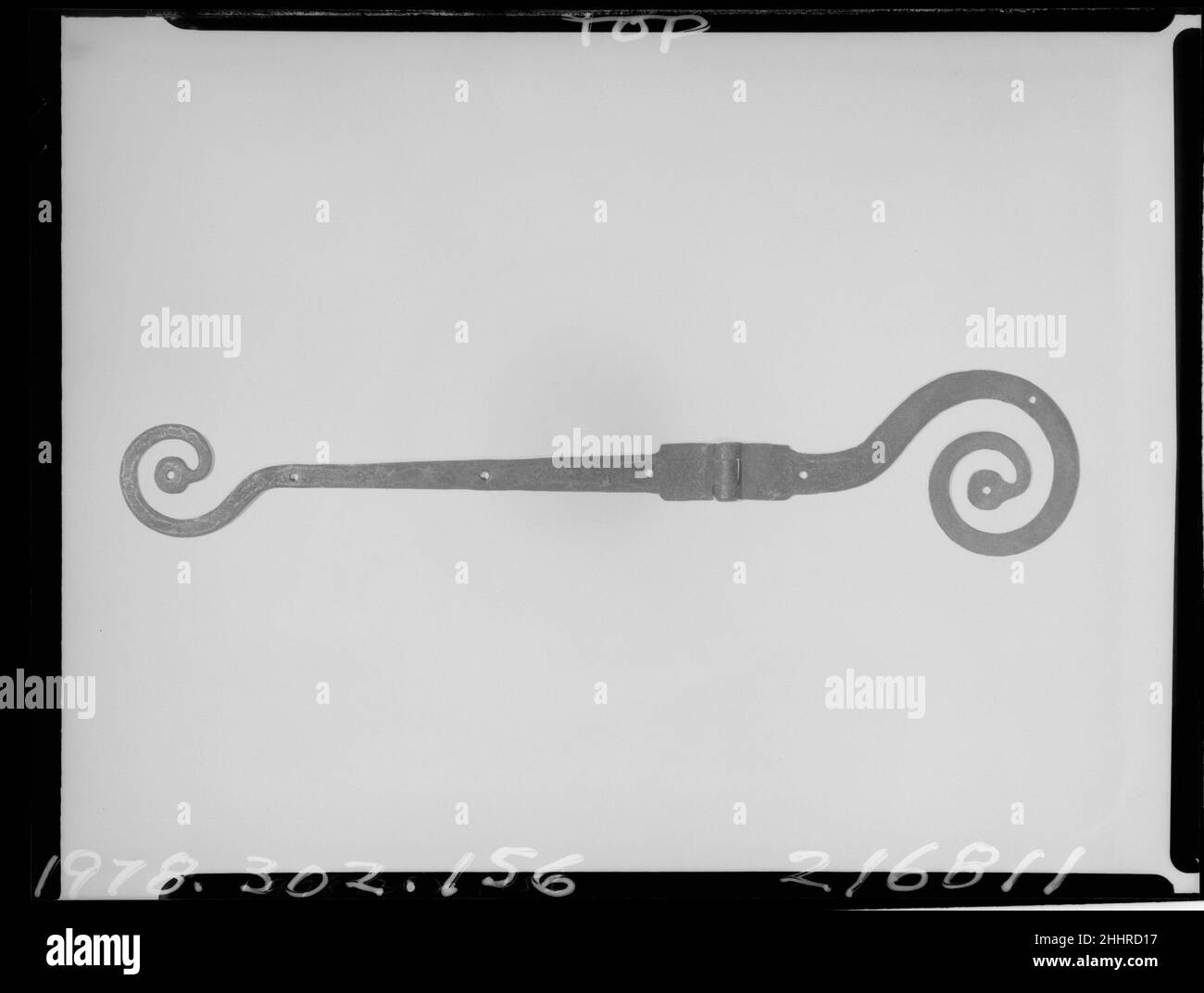 Cerniera della portiera 1700–1800. Cerniera della portiera. 1700–1800. Ferro battuto Foto Stock