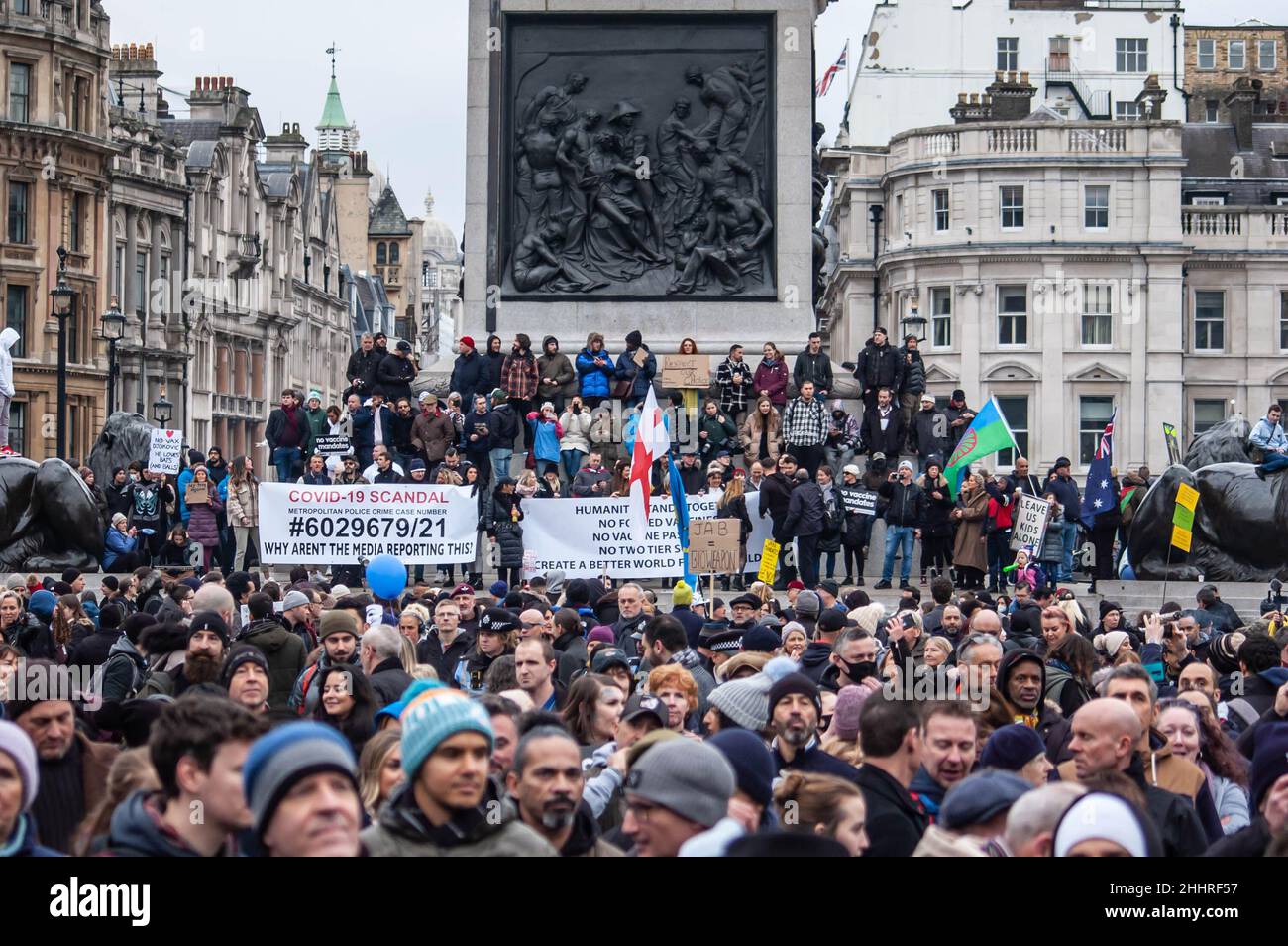 LONDRA, INGHILTERRA- 22 gennaio 2022: I manifestanti che hanno partecipato alla protesta del NHS100K contro i mandati di vaccinazione Foto Stock