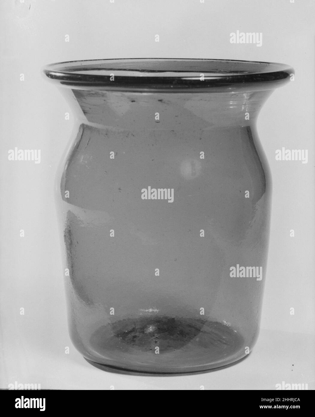 Vaso 1800–1830 americano. Vaso. Americano. 1800–1830. Vetro blu e ambra soffiato. Prodotto in New Jersey, Stati Uniti Foto Stock